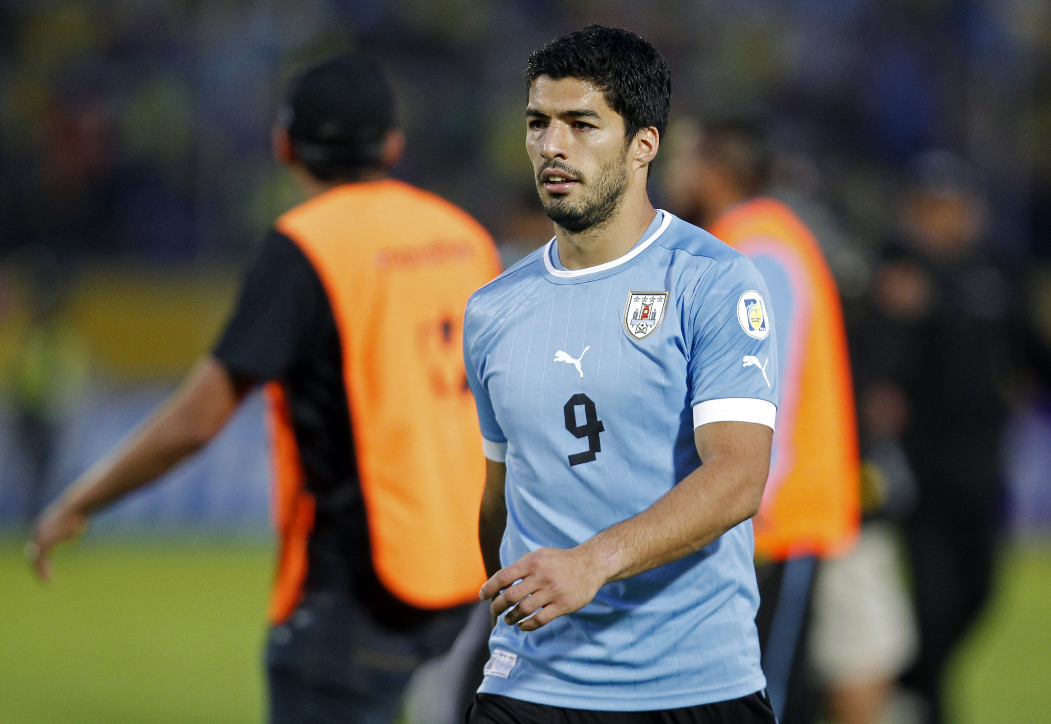 Uruguay star striker Luis Suarez has knee surgery