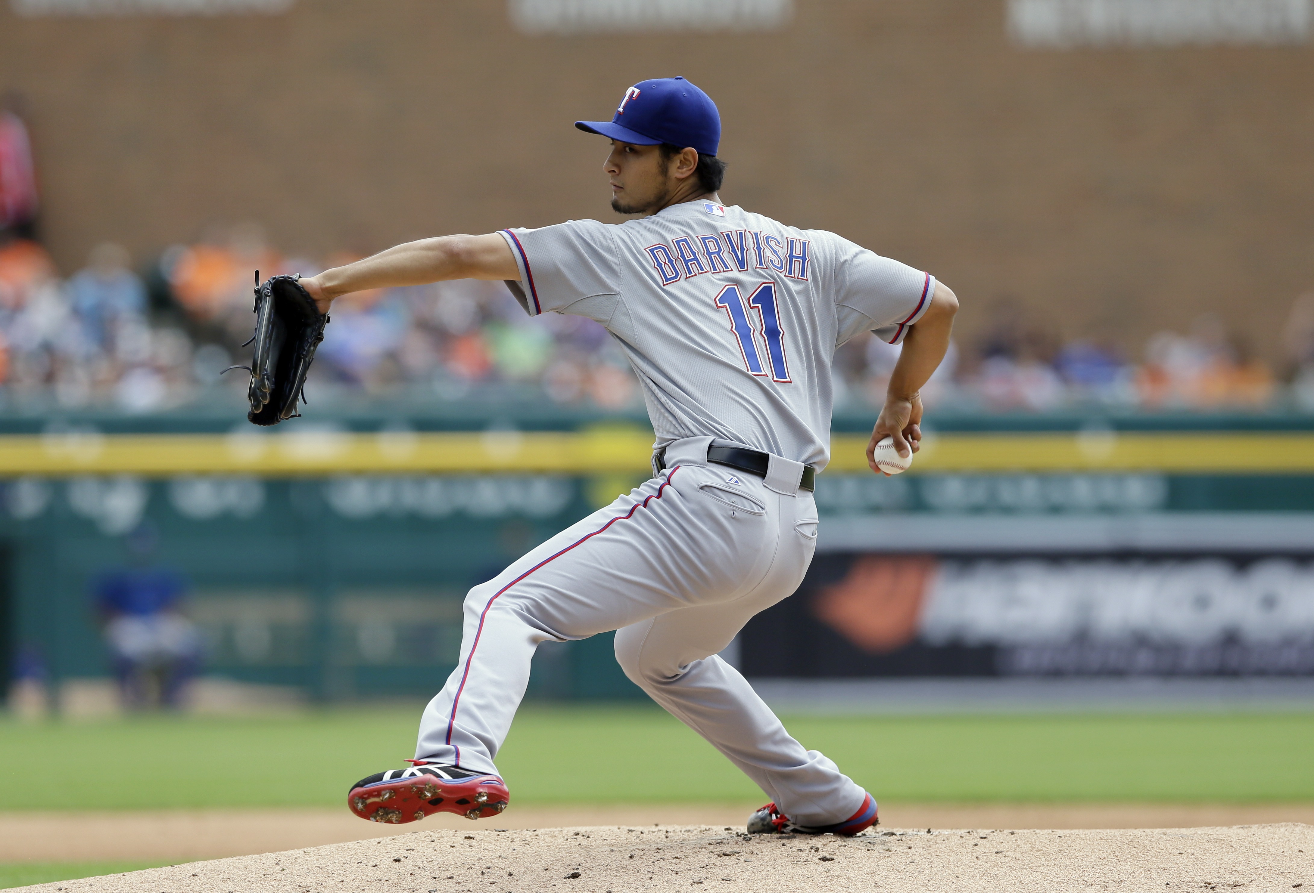 Rangers rout Tigers 9-2