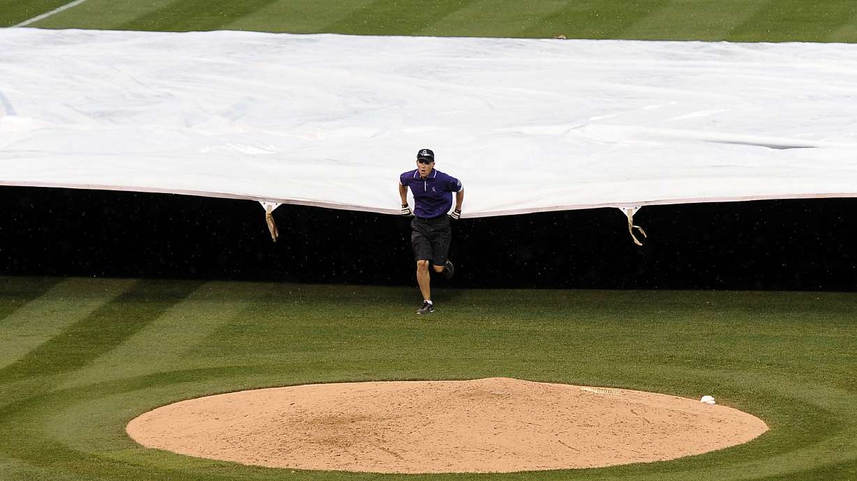 Giants, Rockies suspended due to rain