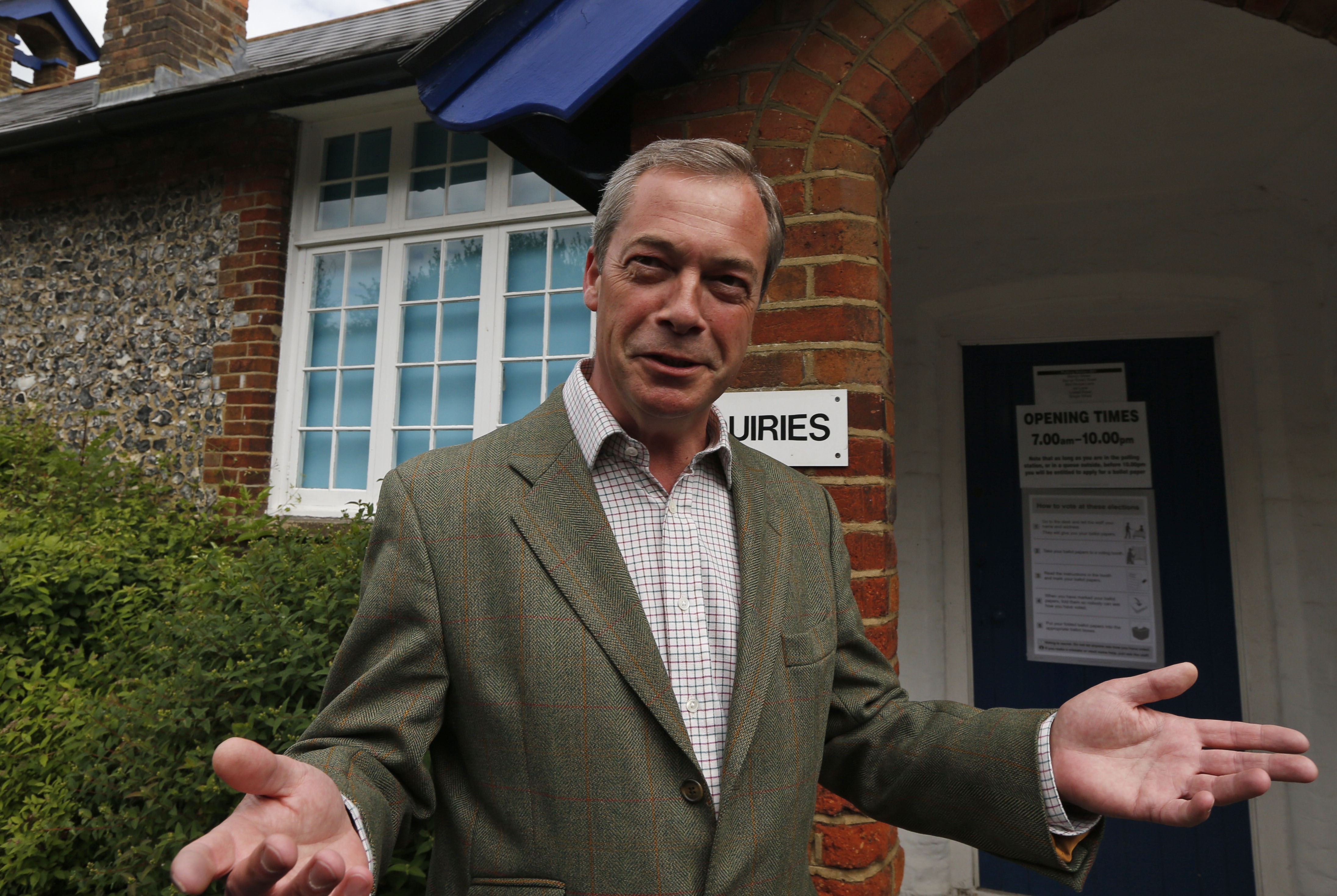 Euroskeptics make big gains in UK local elections