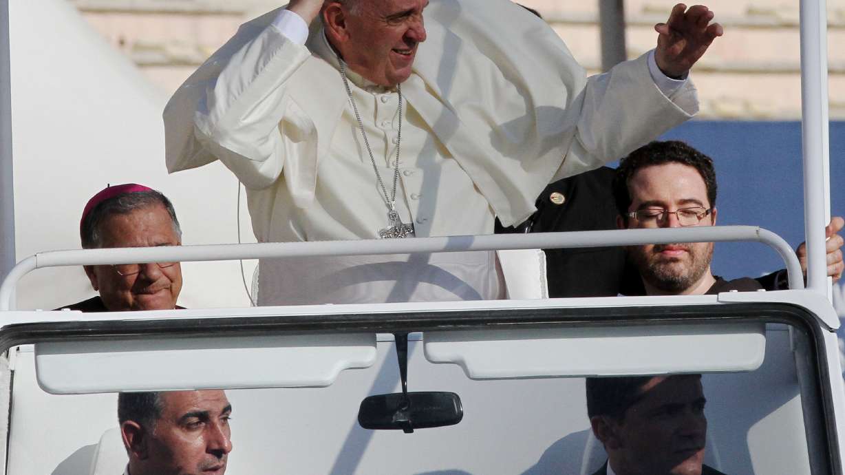 Pope gives Palestinians boost of support