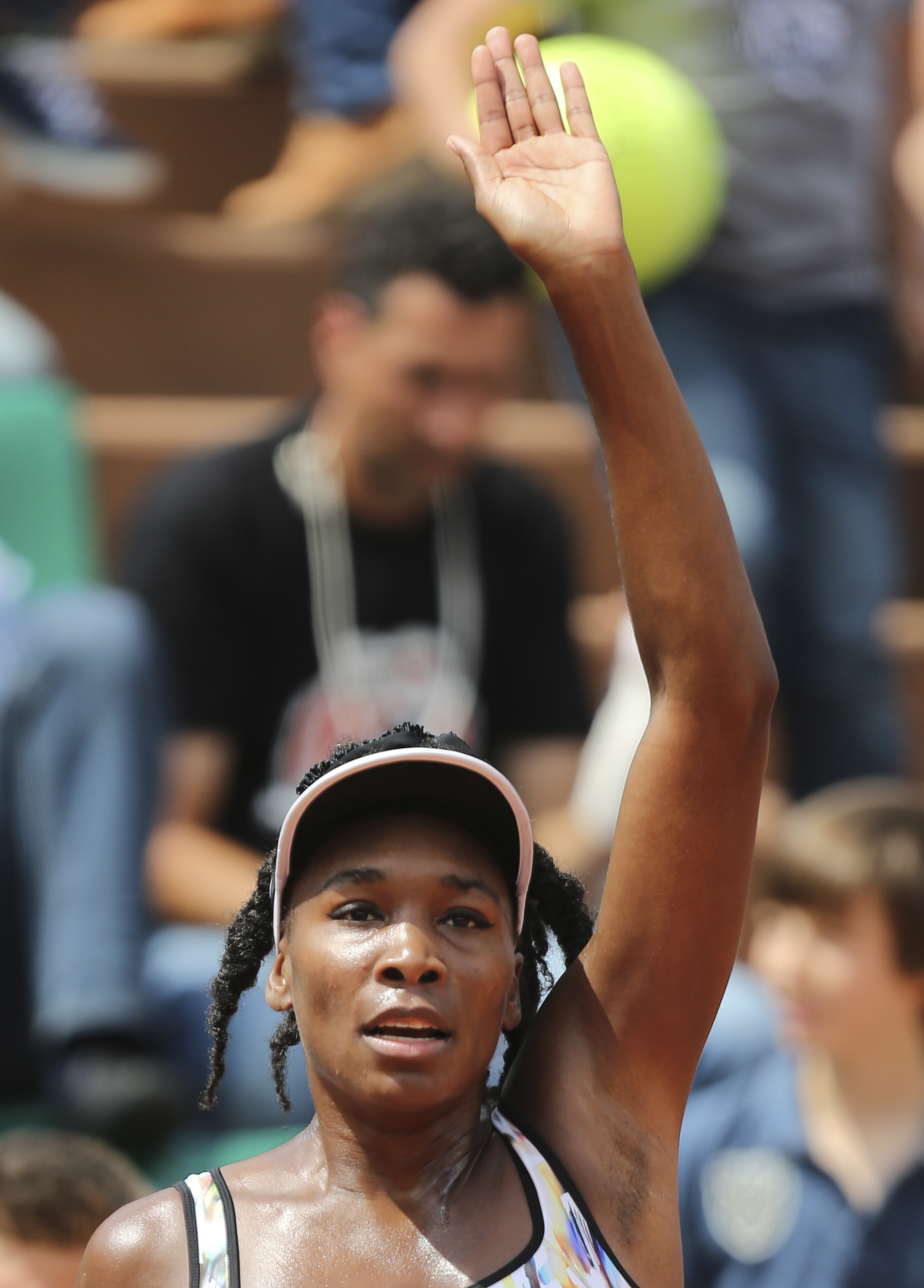 Federer can be flustered; Serena and Kardashian