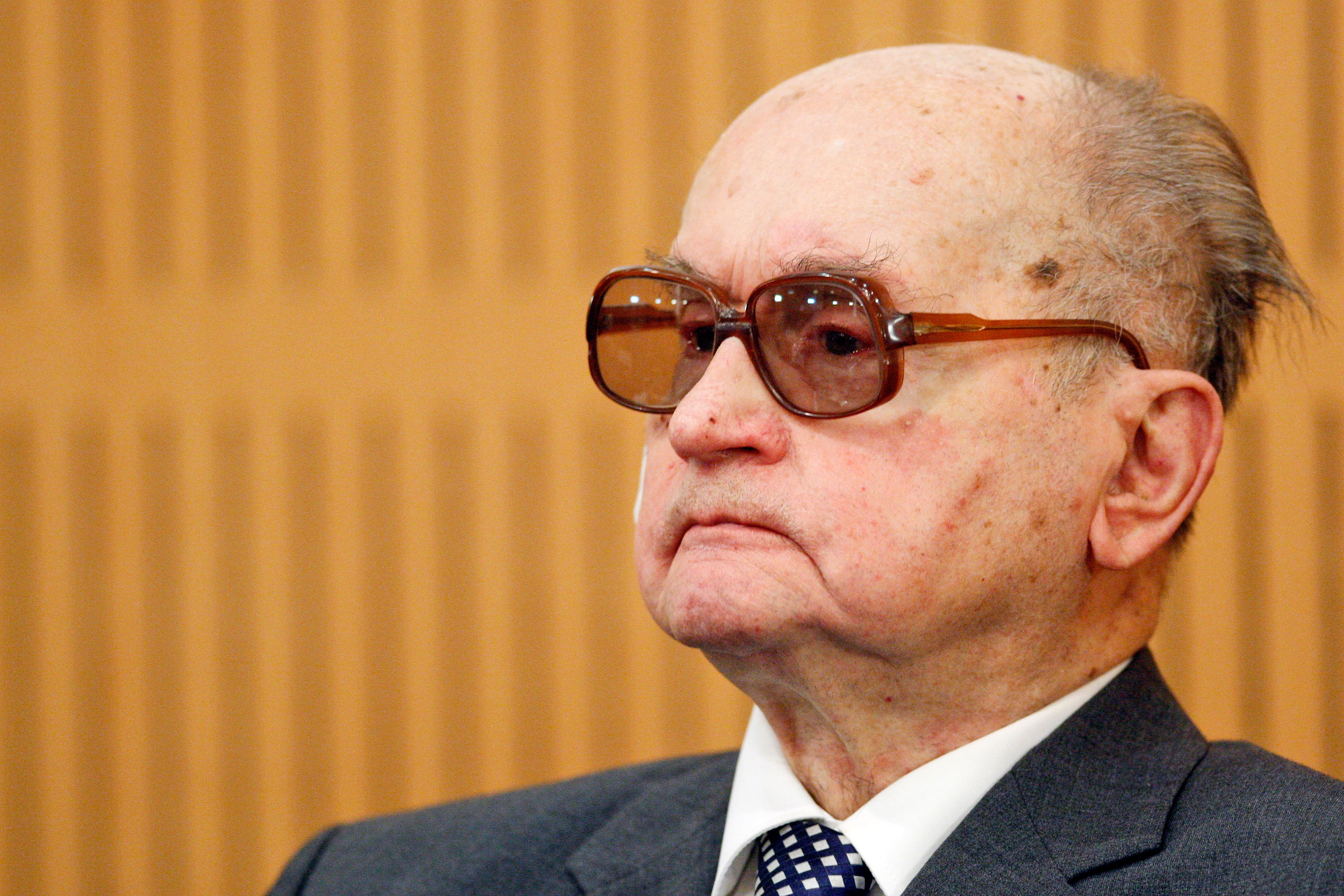 Poland's Gen. Wojciech Jaruzelski dies at 90