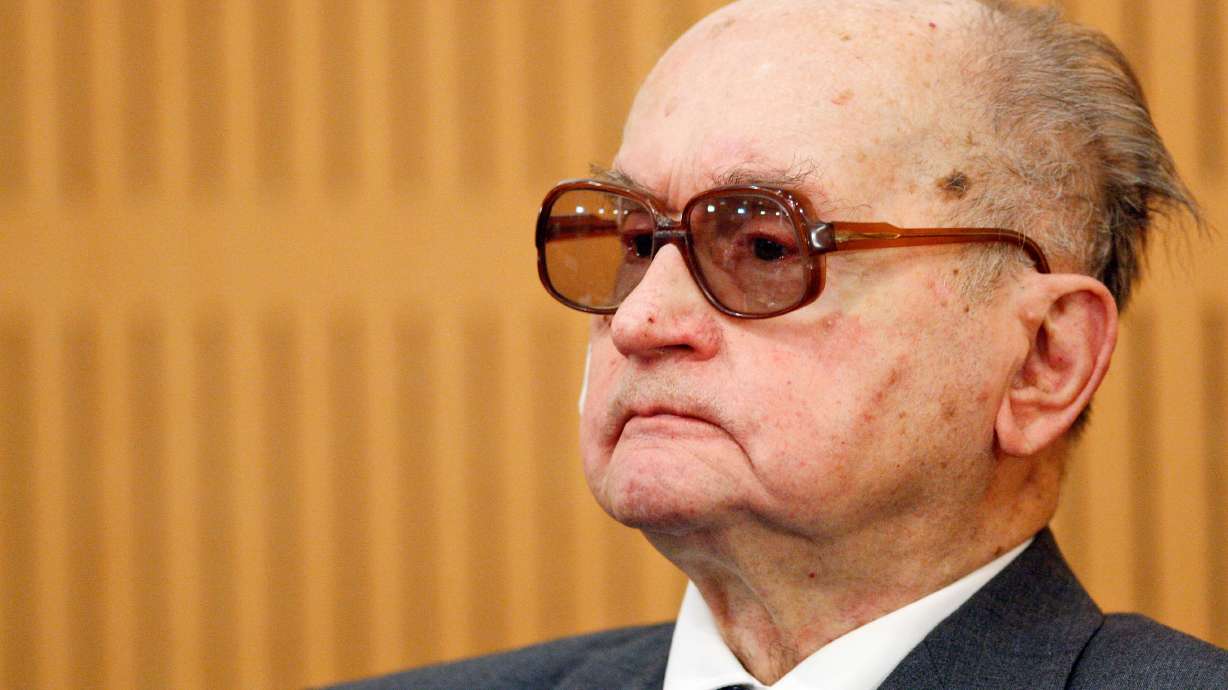 Poland's Gen. Wojciech Jaruzelski dies at 90