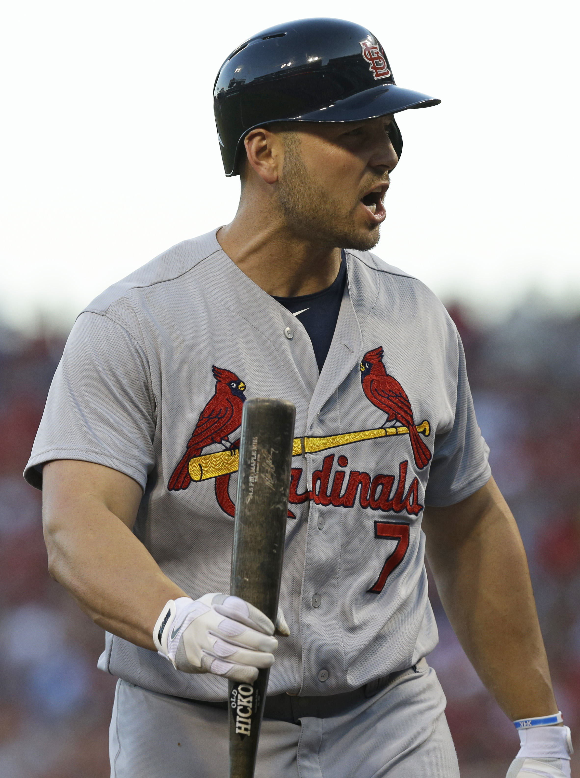 Wainwright gets 8th win, Cardinals beats Reds 4-0