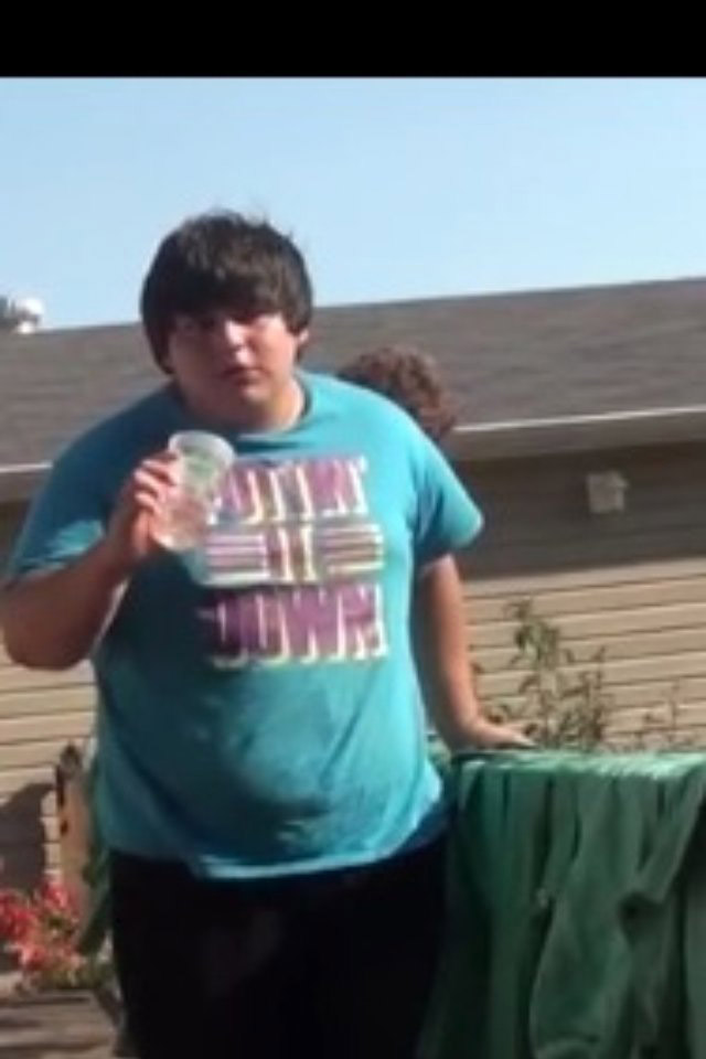 Before he tried to start losing weight, Edgar 
says he hated going outside and dreaded eating 
lunch at school.