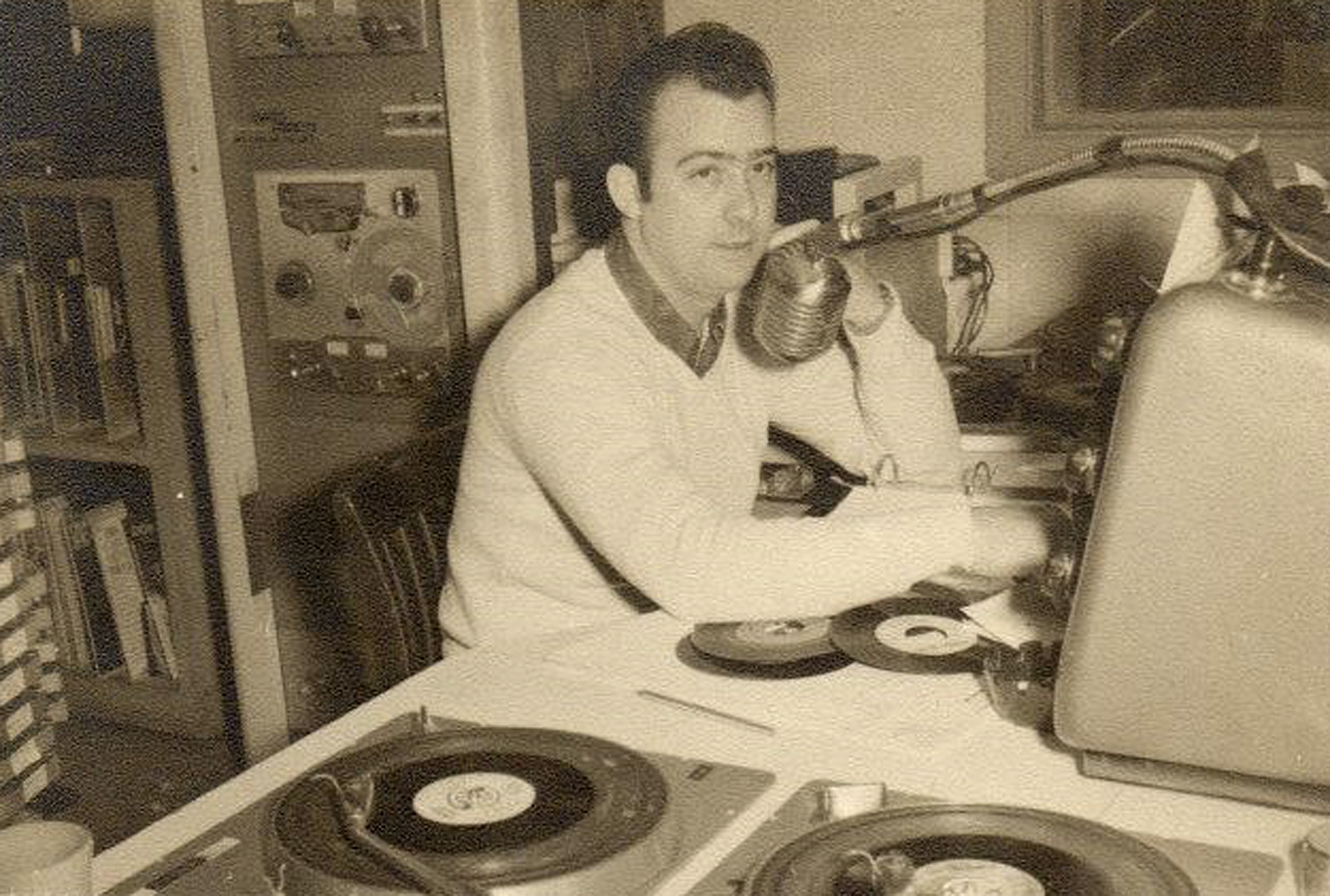 Arkansas AM station that launched legends returns