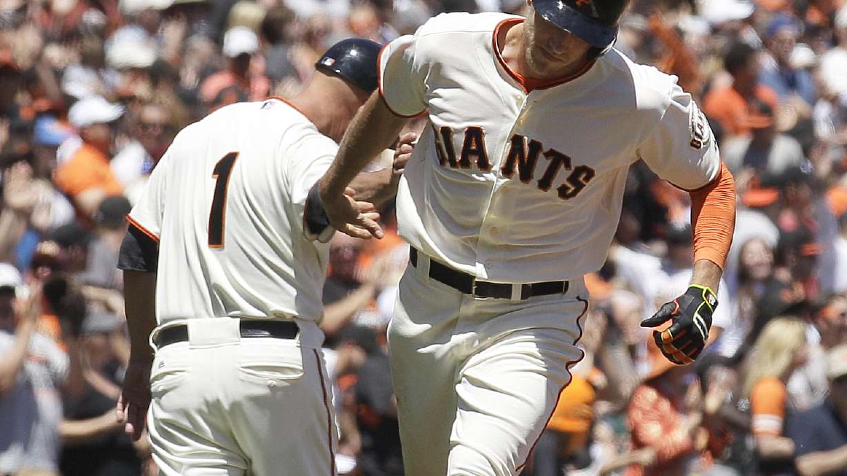 Giants' Hunter Pence searching for stolen scooter