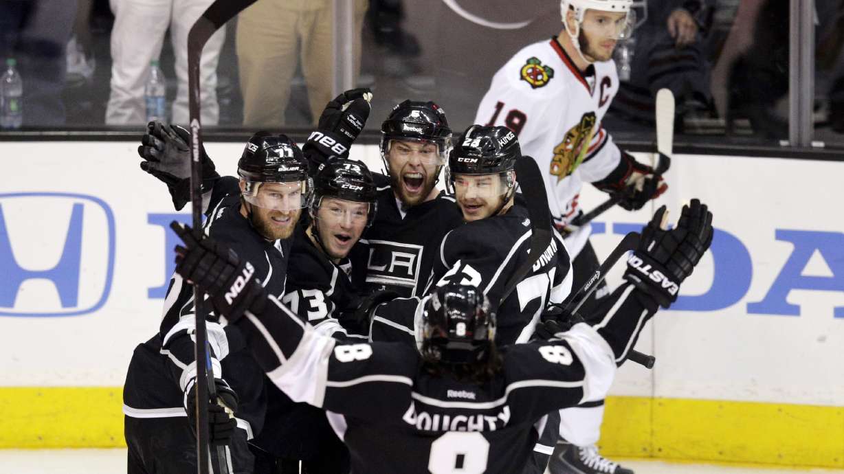 LA Kings beat Chicago 5-2, take 3-1 series lead