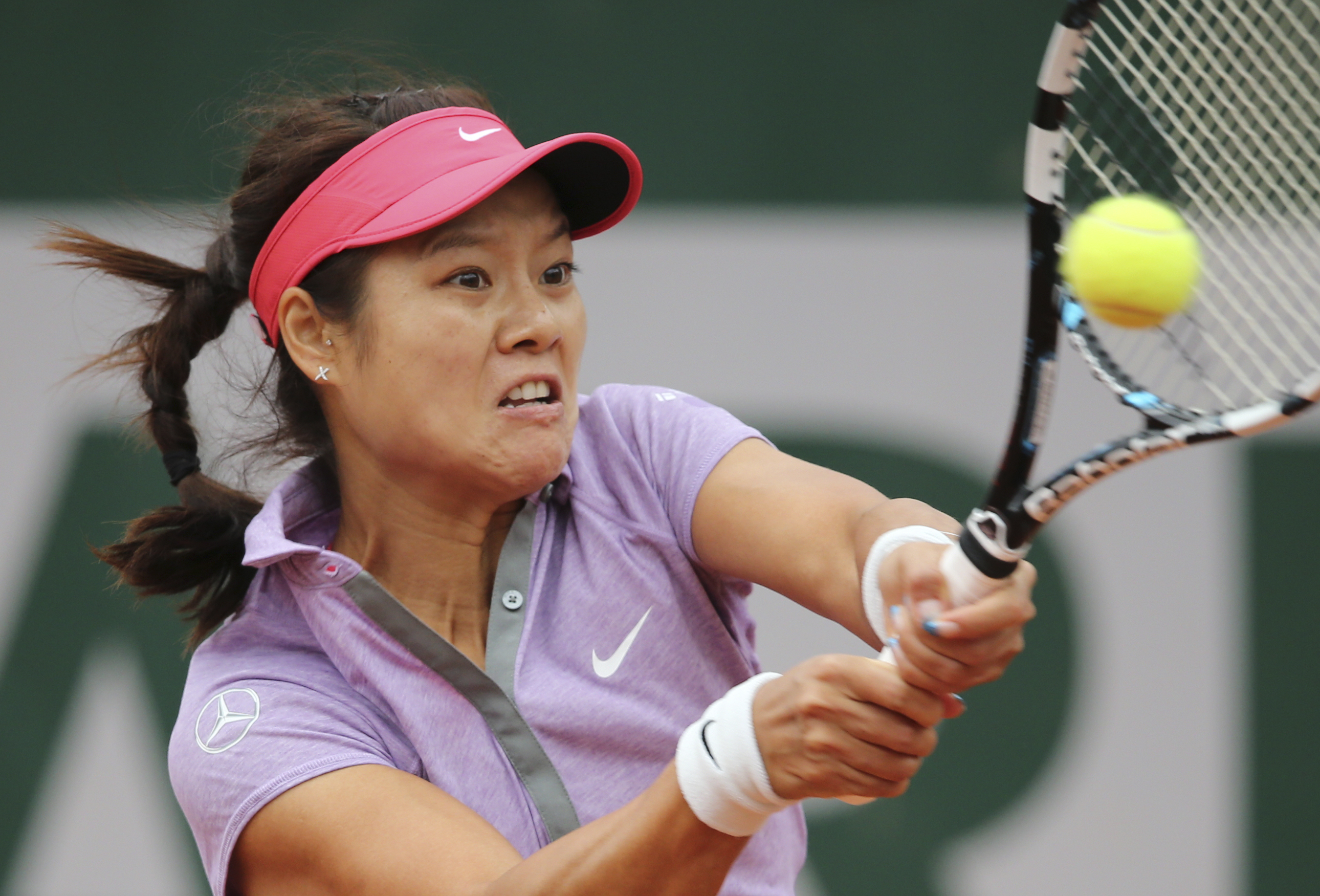 Li Na loses in 1st round at French Open