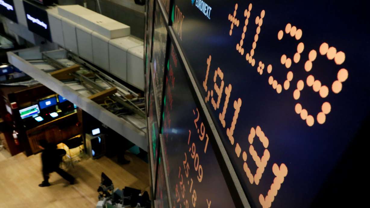 S&P 500 index holds close to record level