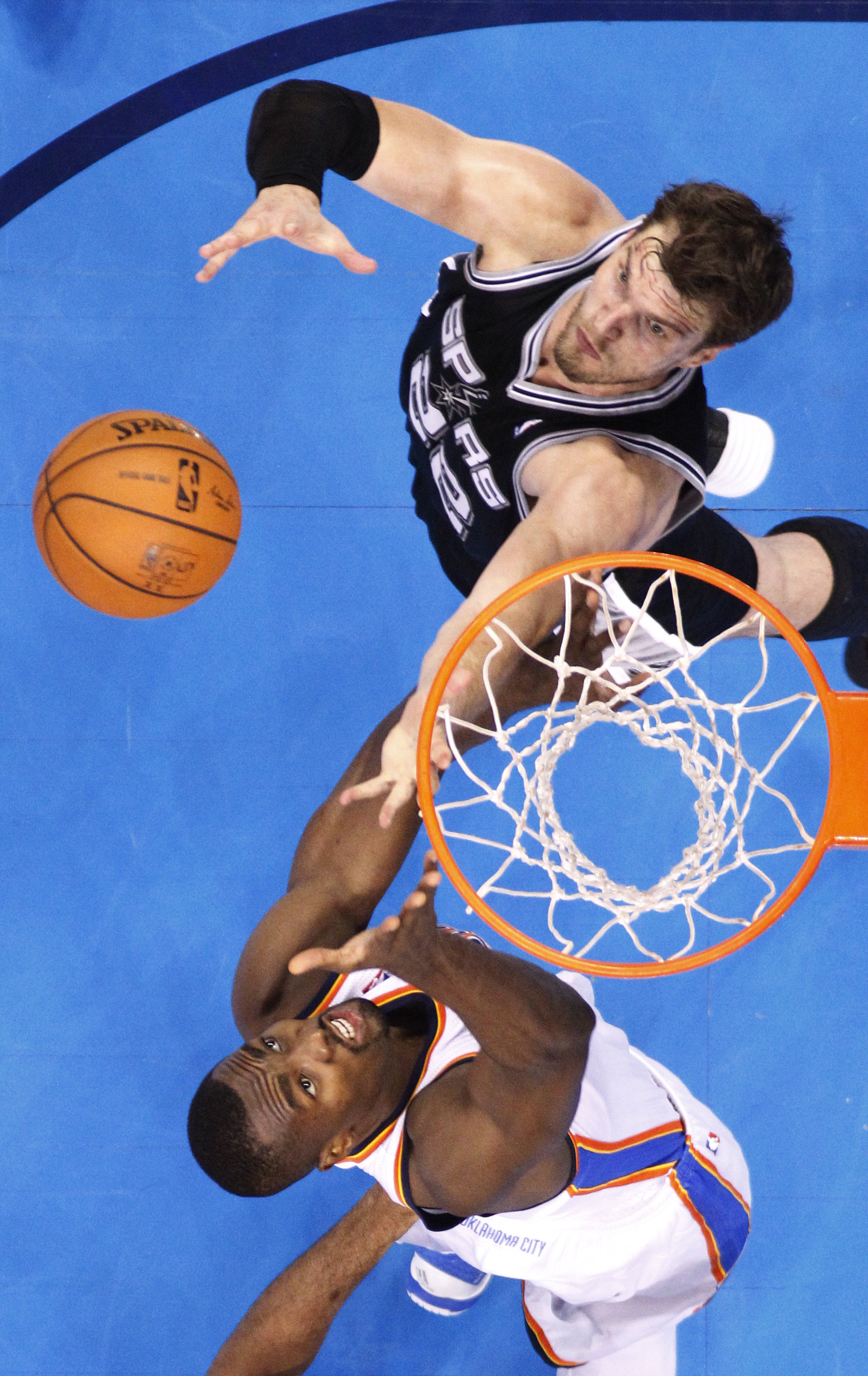 Spurs' Tiago Splitter fined $5,000 for flopping