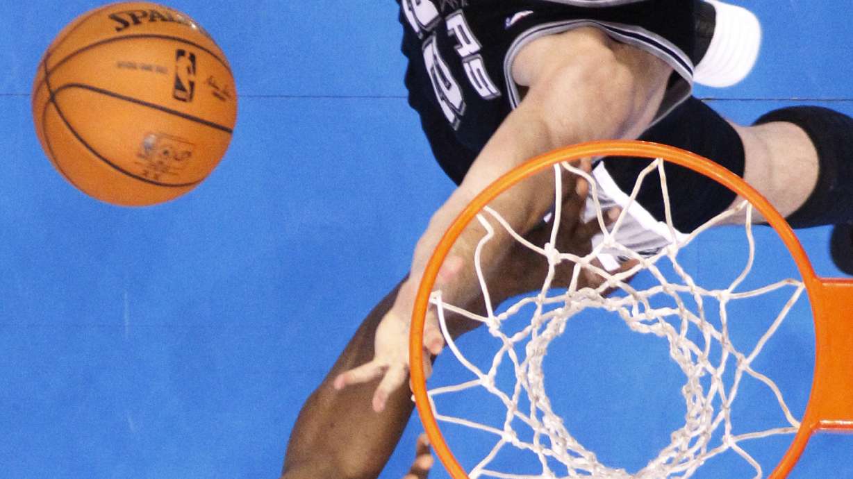 Spurs' Tiago Splitter fined $5,000 for flopping