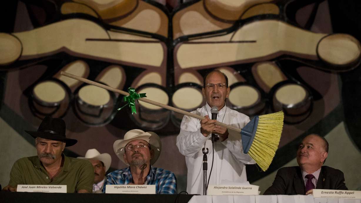 Mexico vigilantes urge more 'self-defense' groups