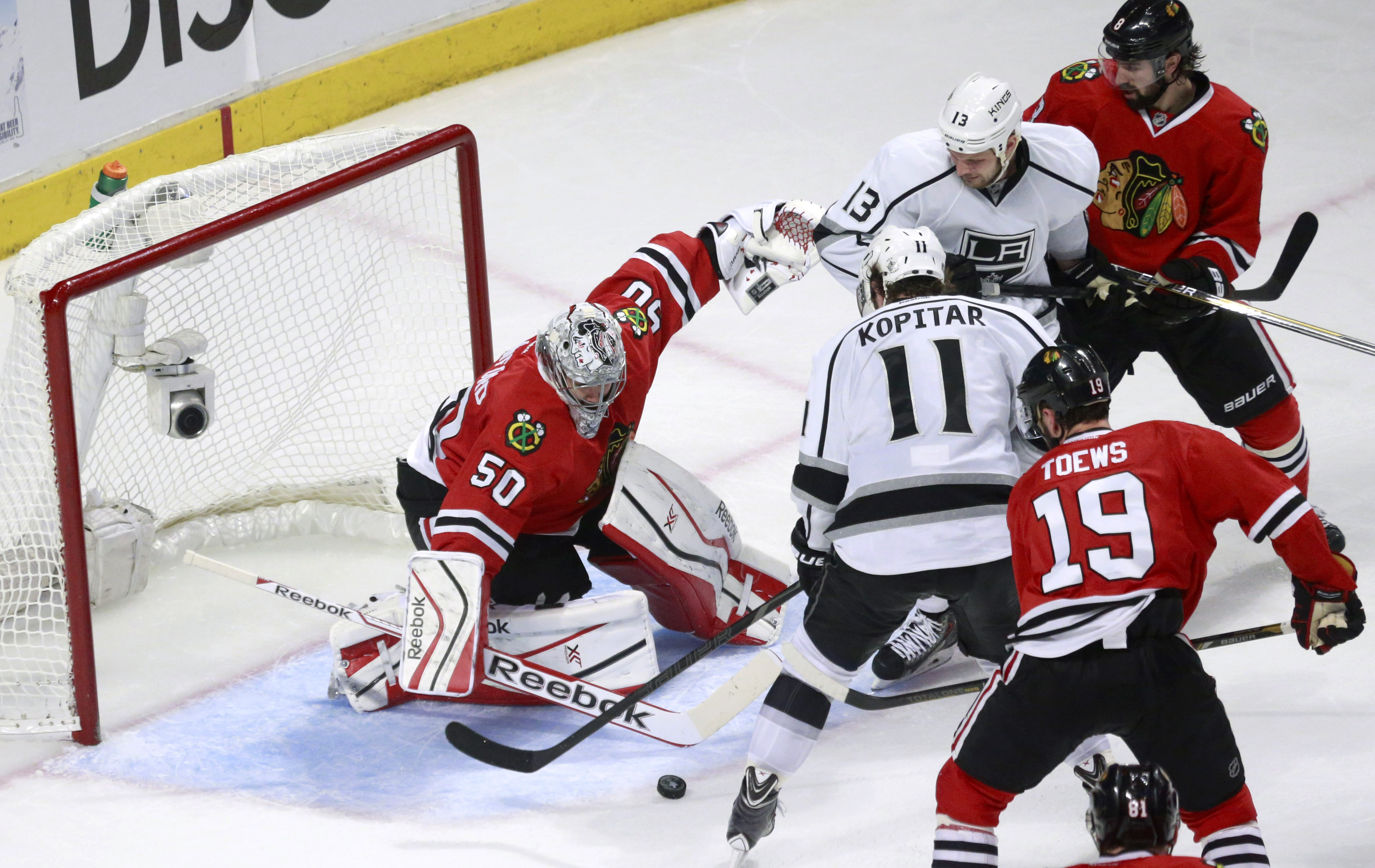 LA fan alleges Blackhawks' Crawford sprayed face