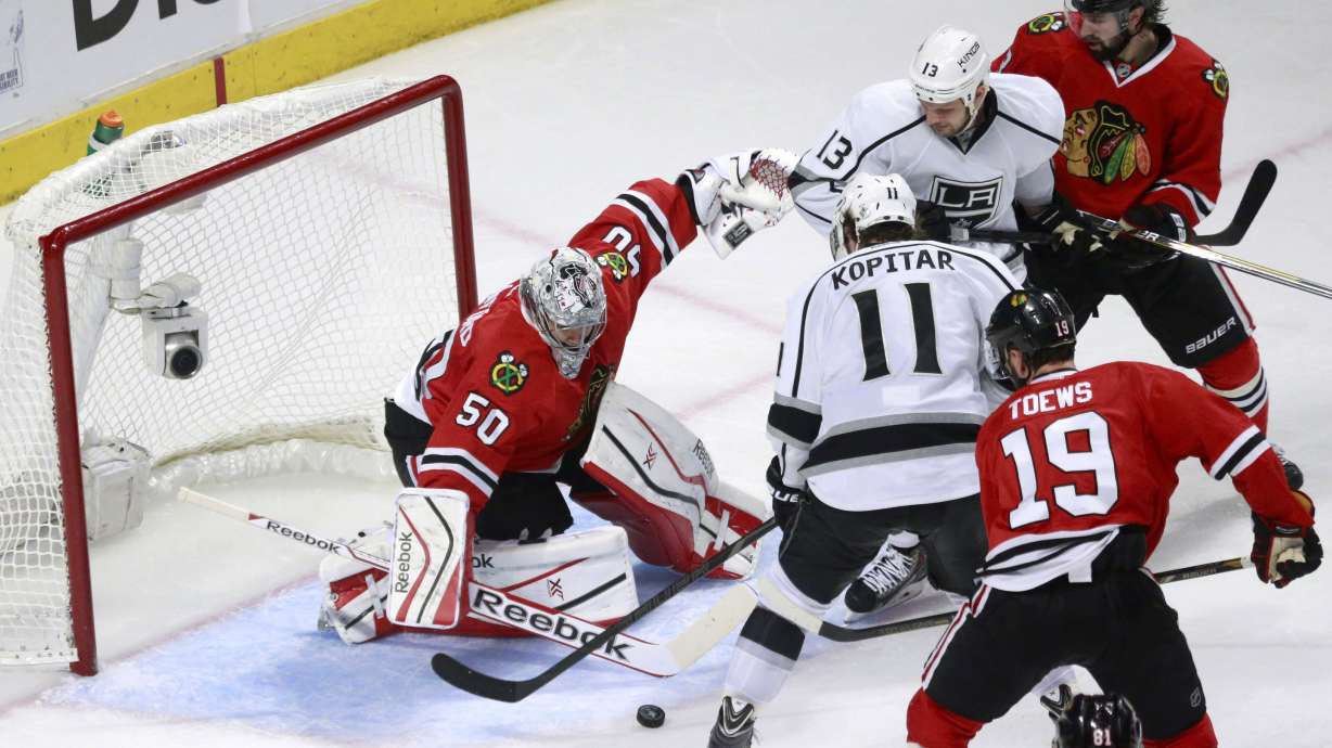 LA fan alleges Blackhawks' Crawford sprayed face