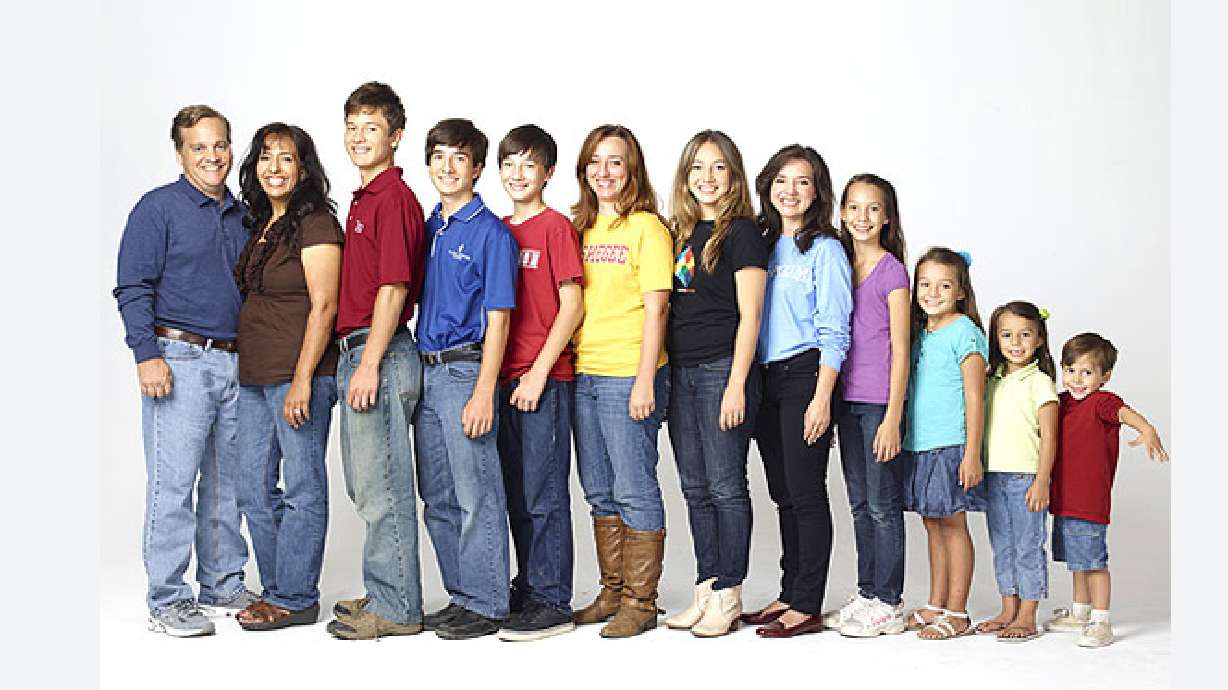 'Brainy Bunch' family puts 7 kids in college — all by age 12