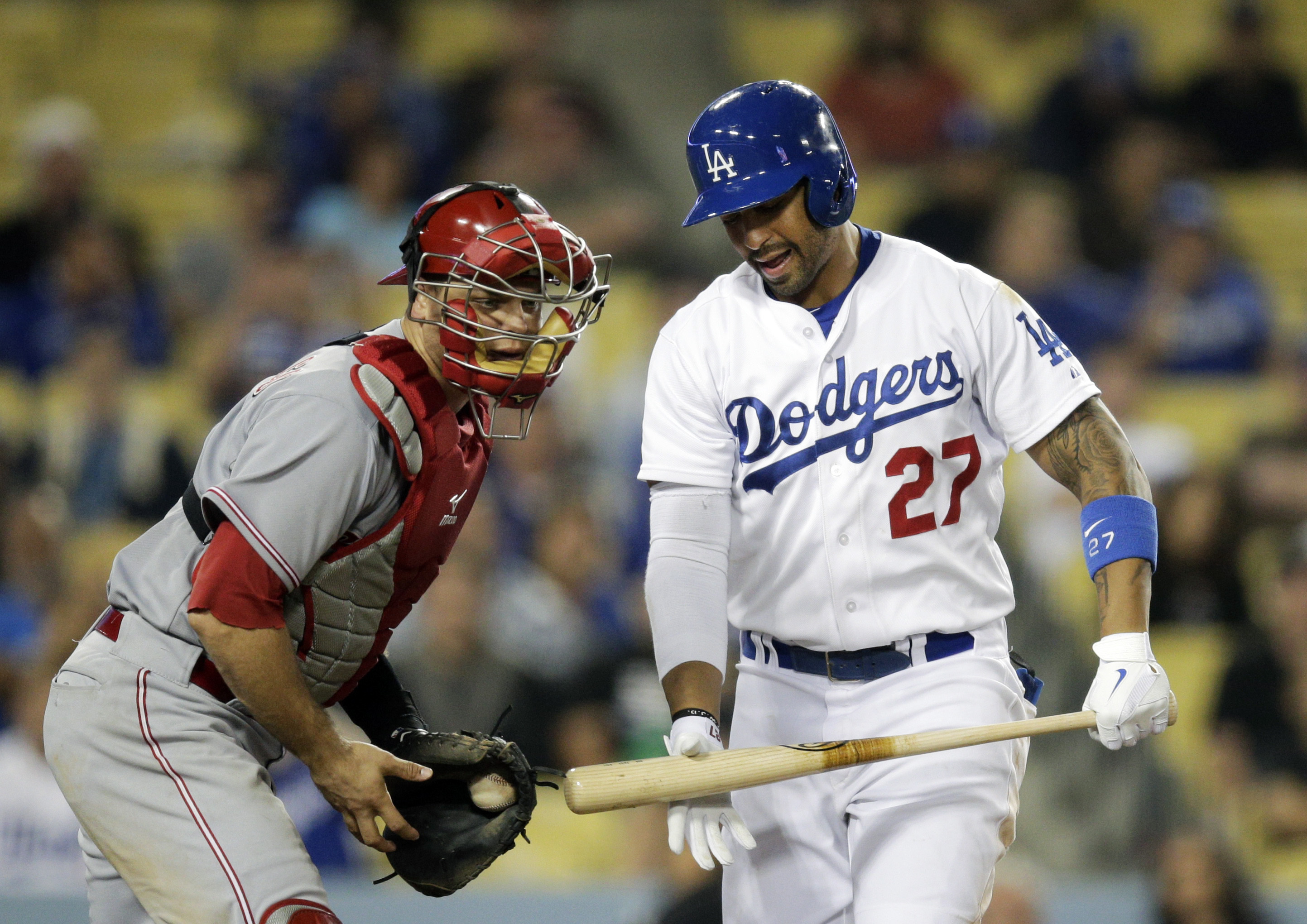 Kemp back in lineup as Dodgers lose to Reds