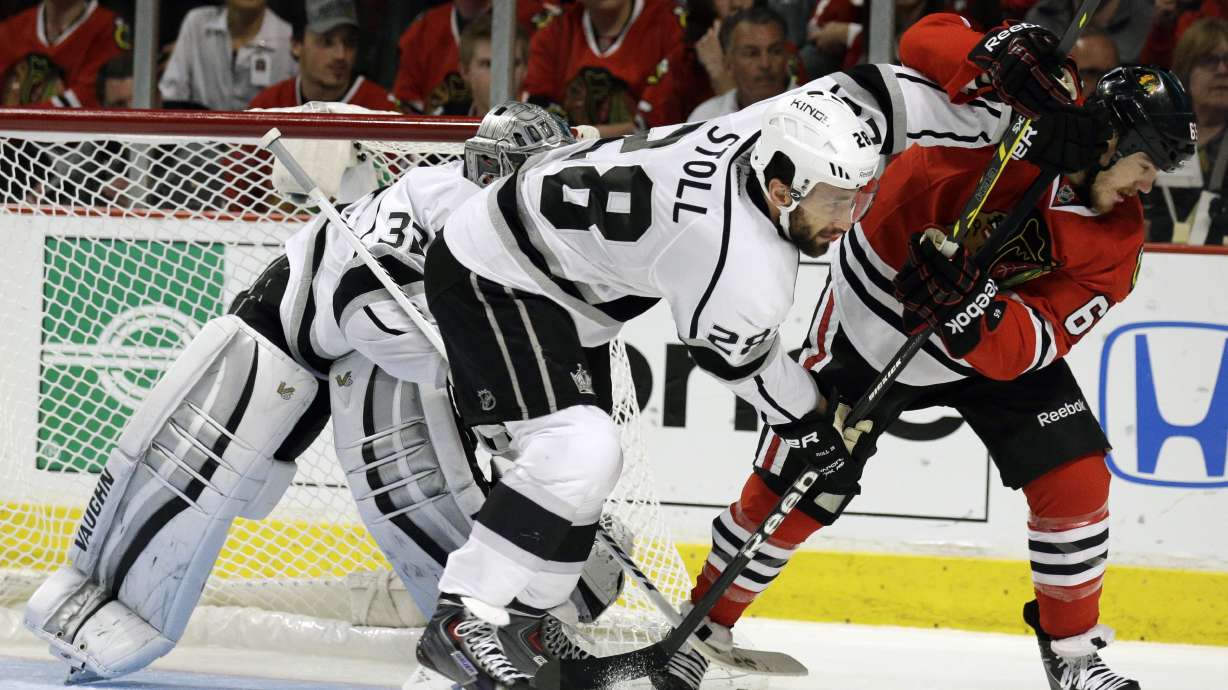 Blackhawks beat Kings 5-4 in 2OT to stay alive