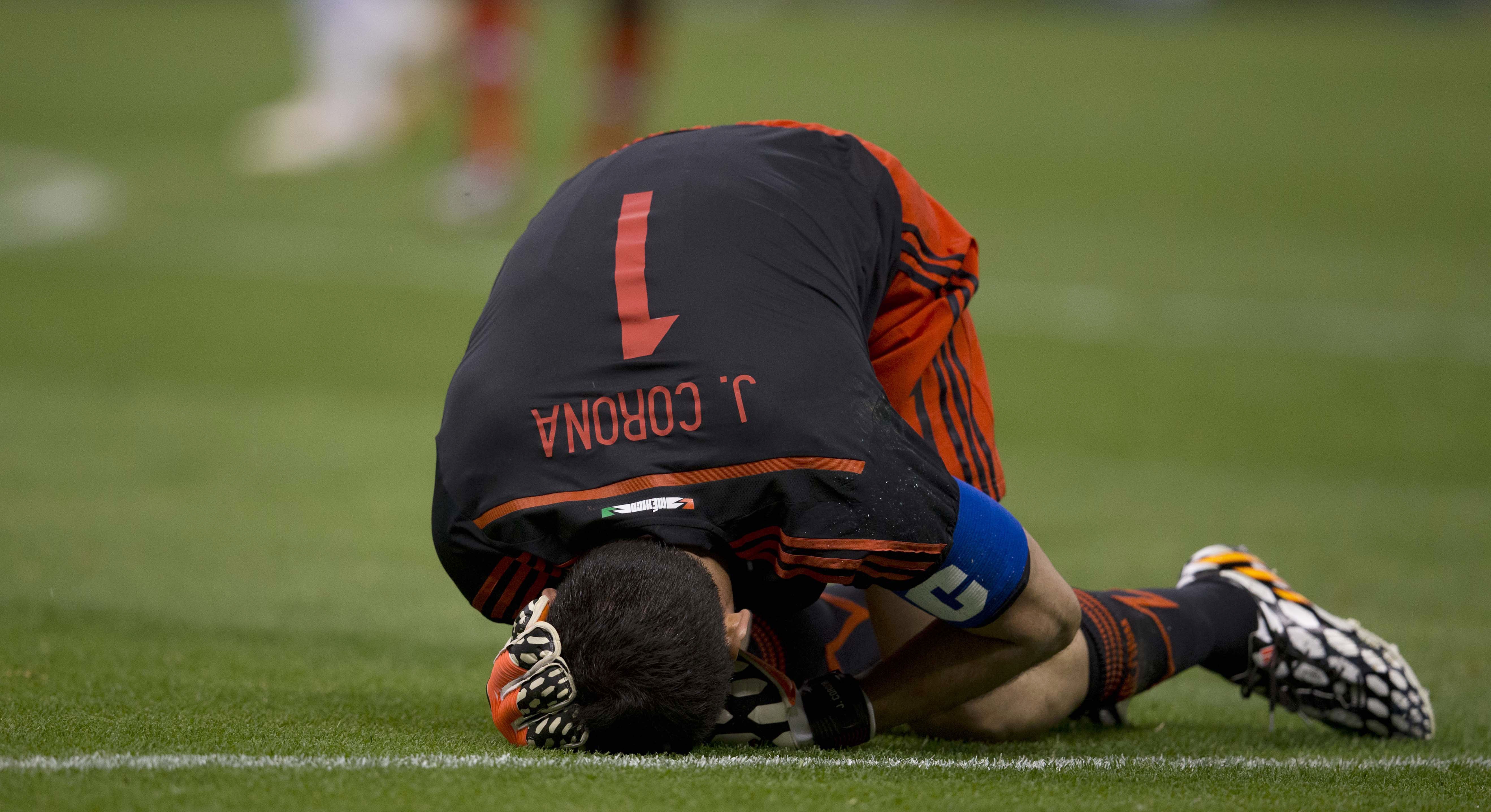 Mexico goalkeeper Corona not seriously injured