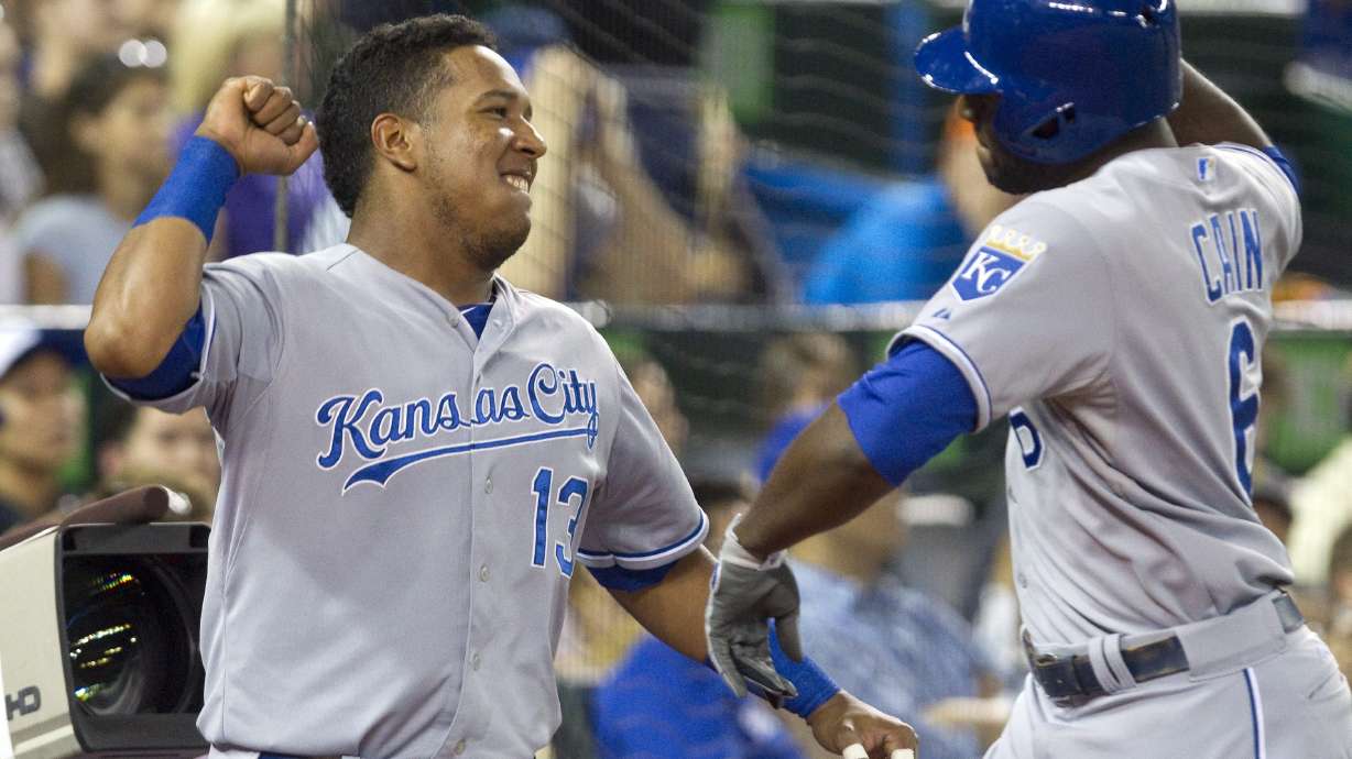 Blue Jays can't convert chances in loss to Royals