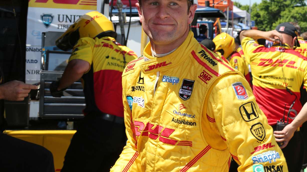 Hunter-Reay brushes wall in Belle Isle qualifying