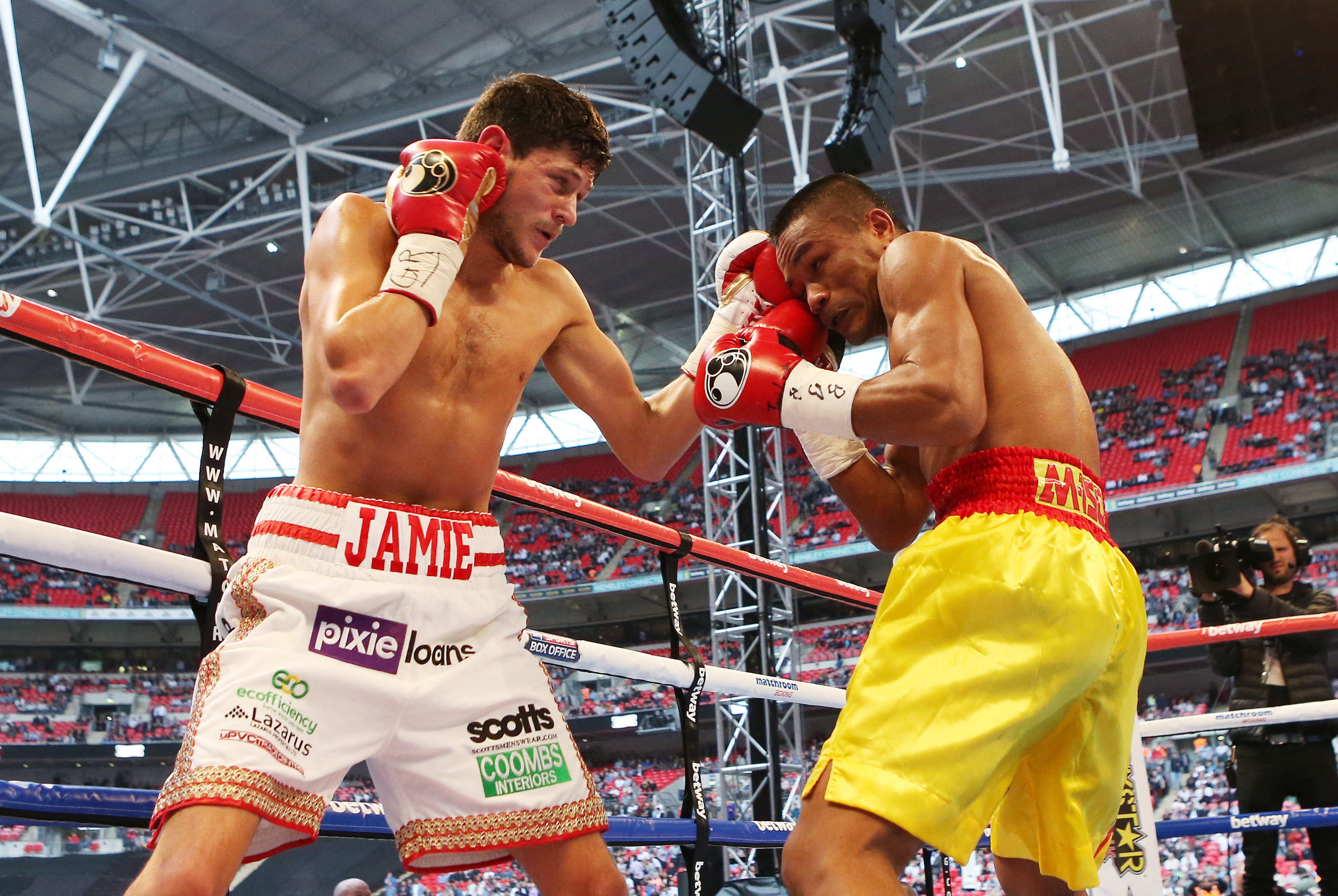 Britain's McDonnell wins WBA bantamweight title