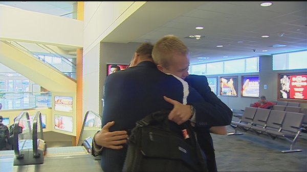 Dad stuns missionary son with 140-pound weight loss at homecoming