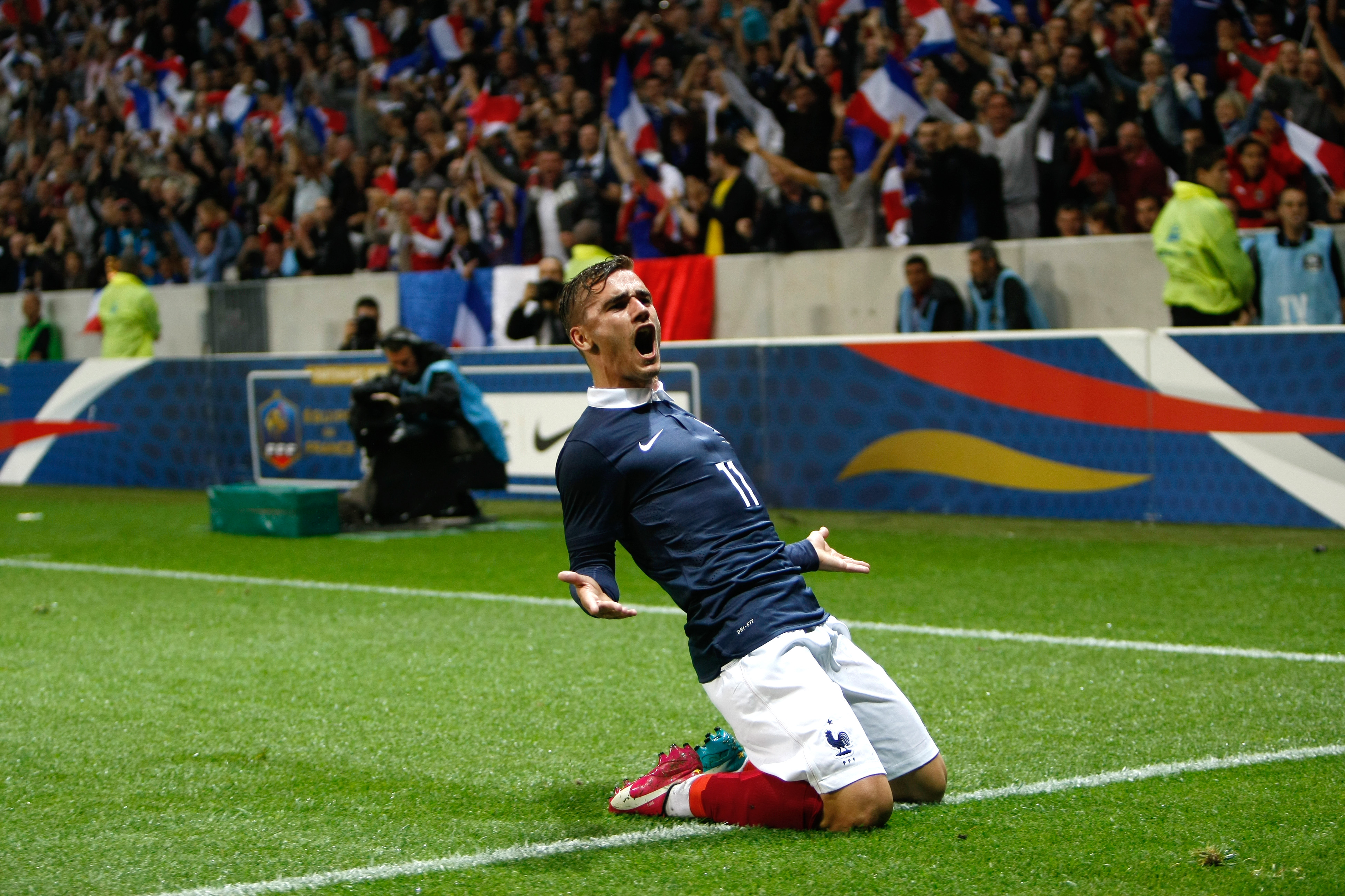 France held to 1-1 draw after Paraguay's late goal