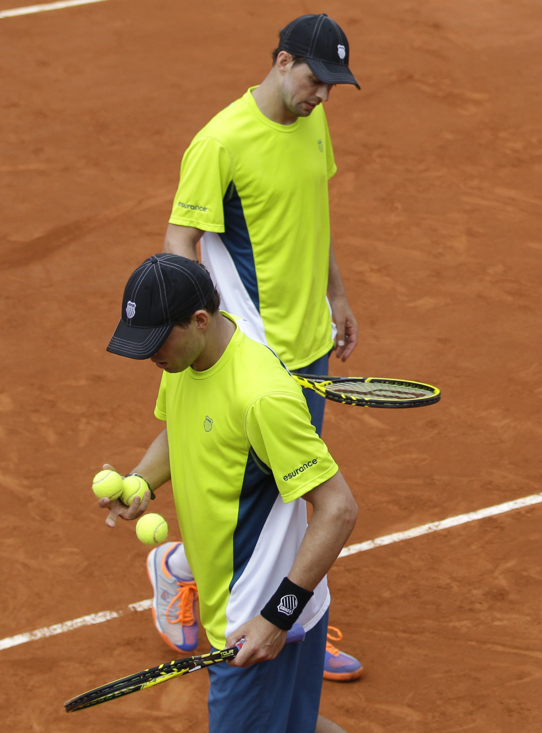 Defending French Open doubles champs Bryans lose
