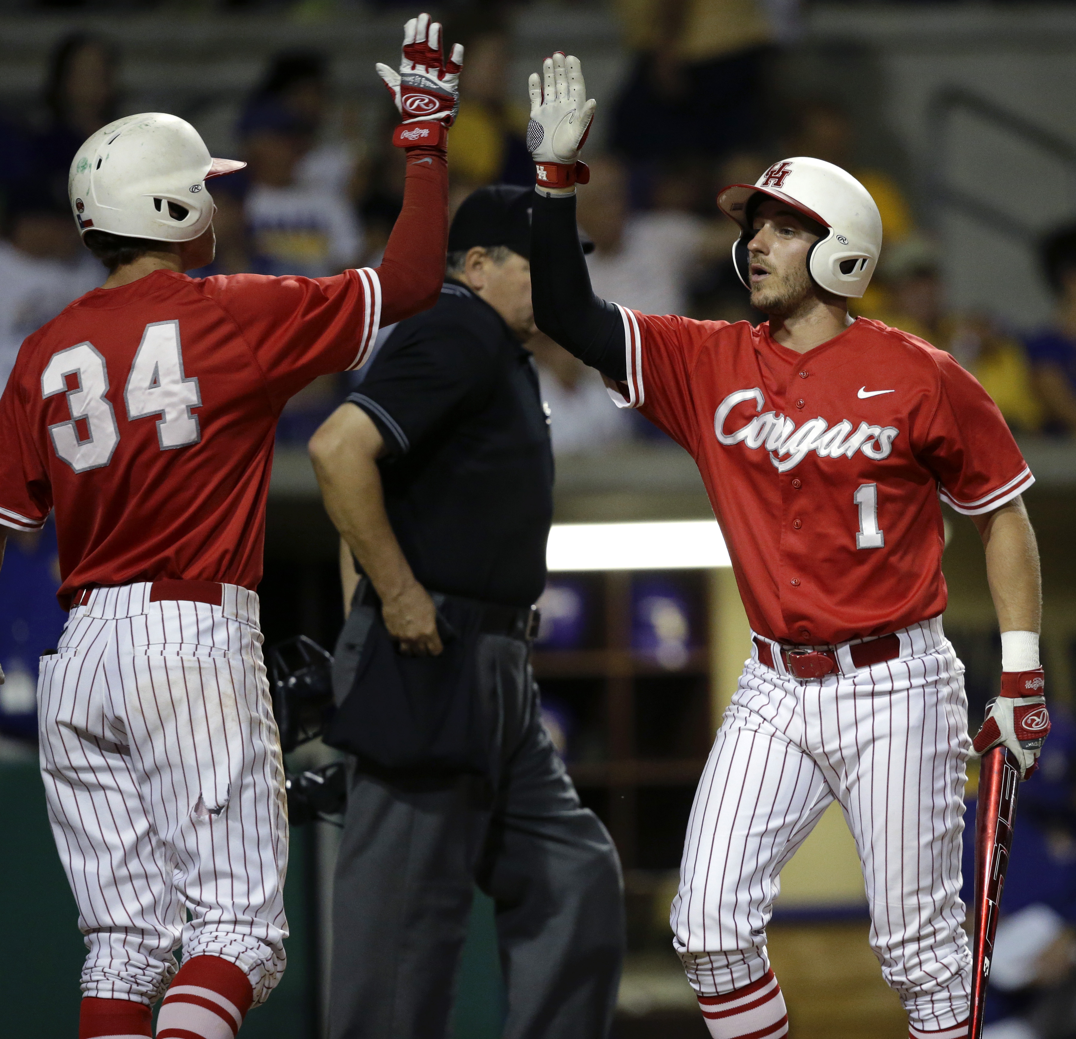Houston knocks out LSU 12-2 in NCAA regionals