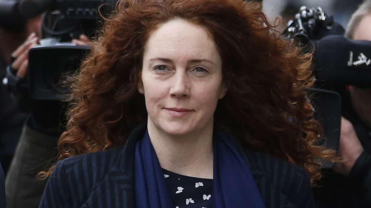 Judge starts summing-up at UK phone hacking trial
