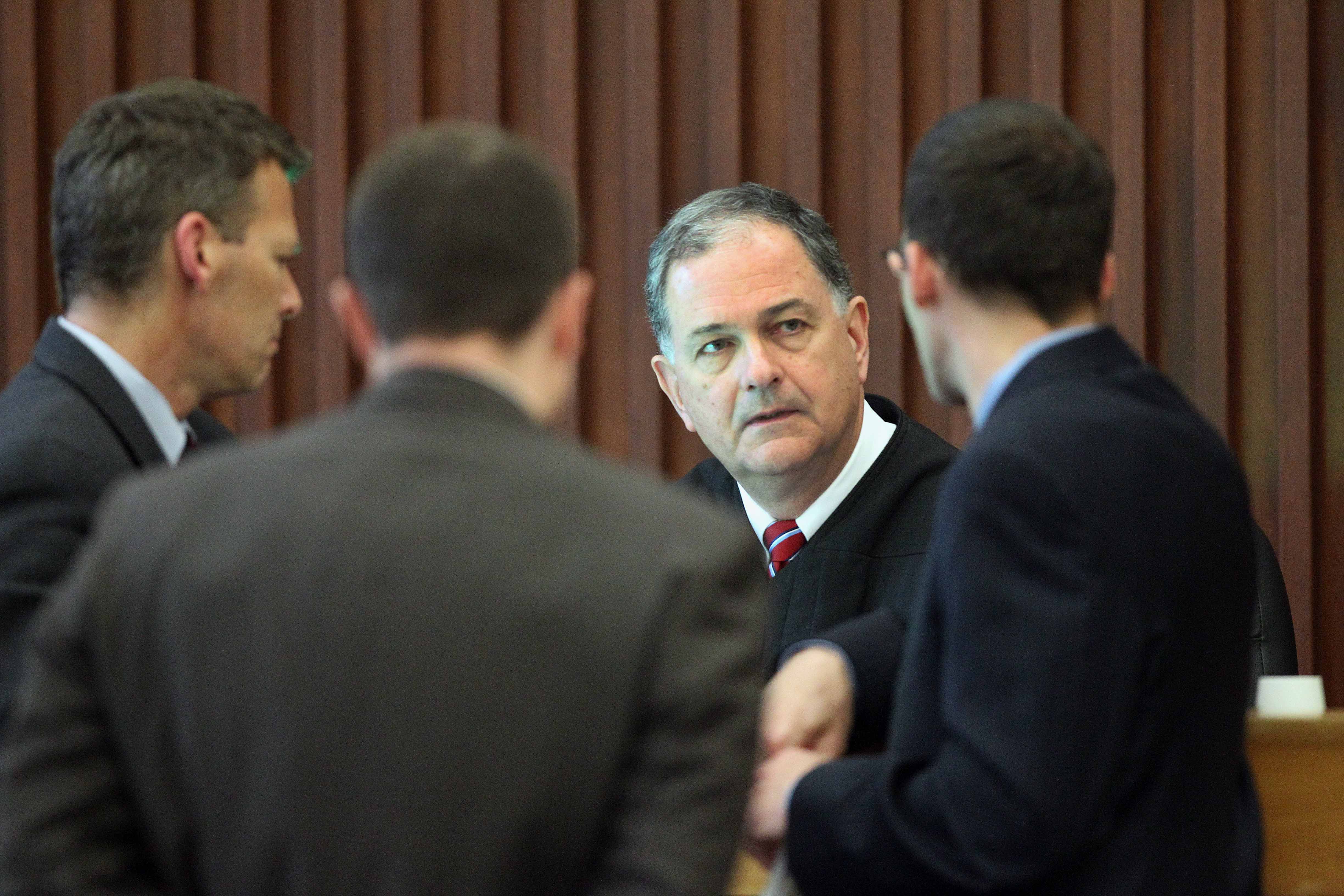 Defense hits girlfriend's deal in murder trial