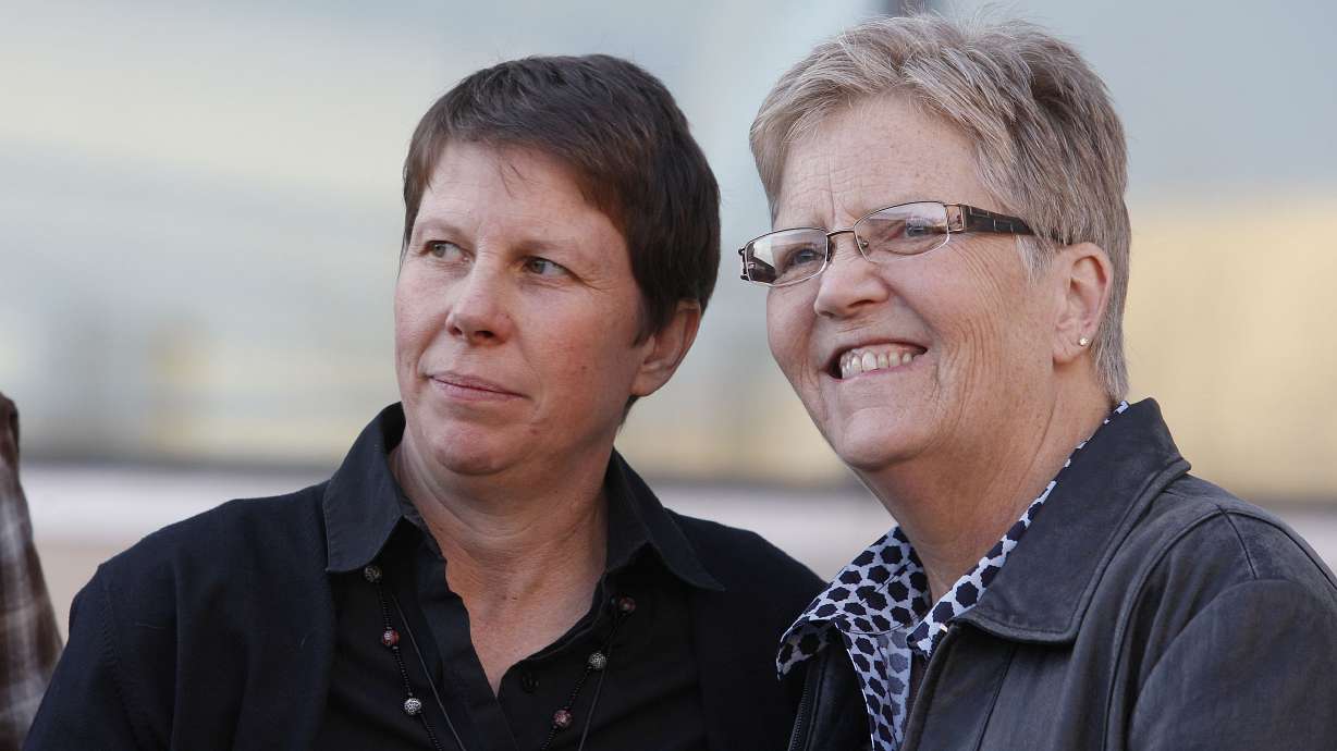 Same-sex couples ask appeals court to repeal stay