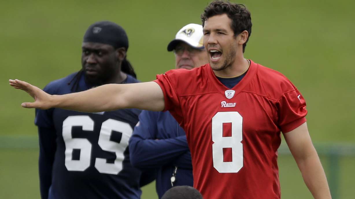 Rams QB Bradford on track in knee injury rehab