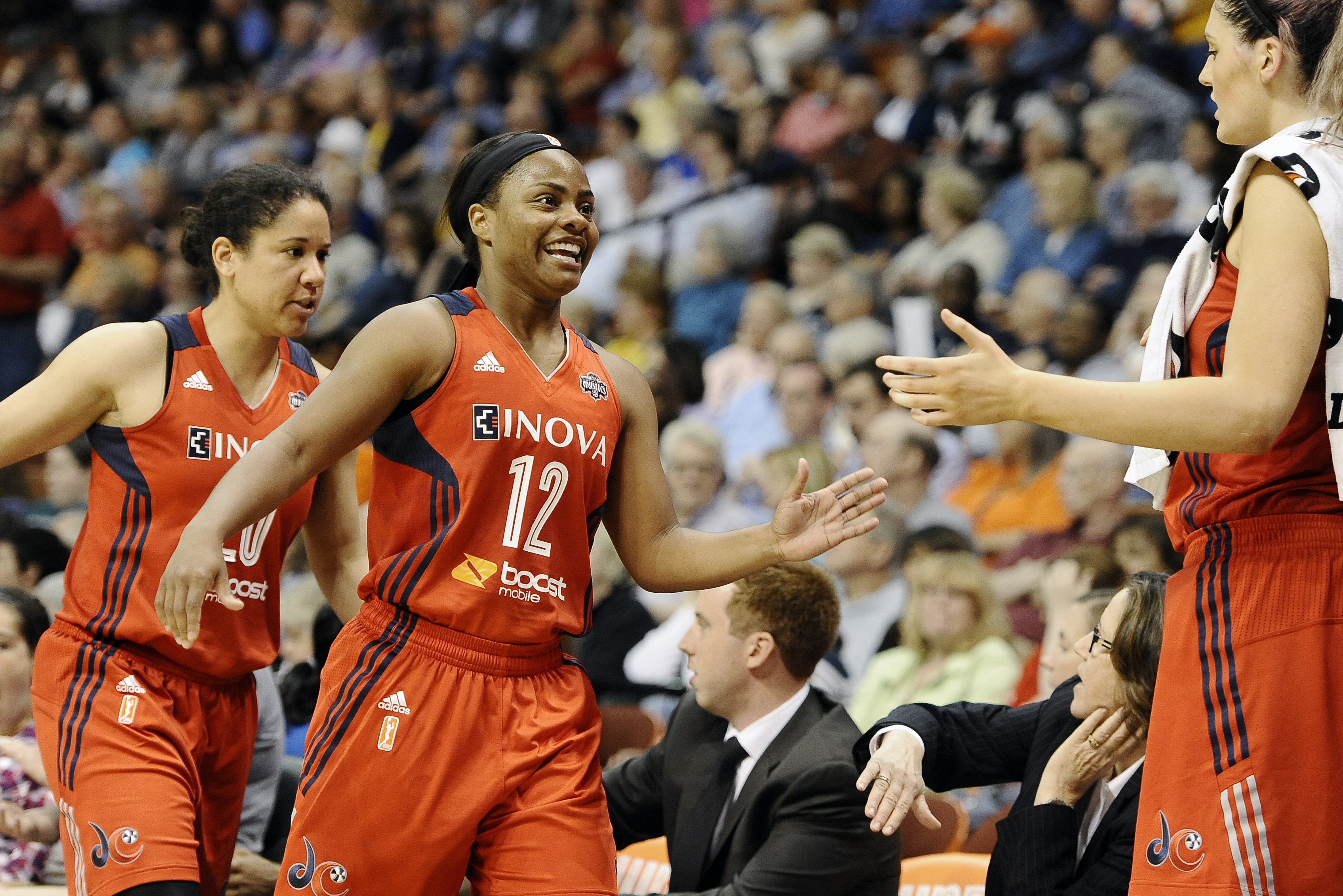 Vaughn scores 16 as Mystics beat Sun 74-66