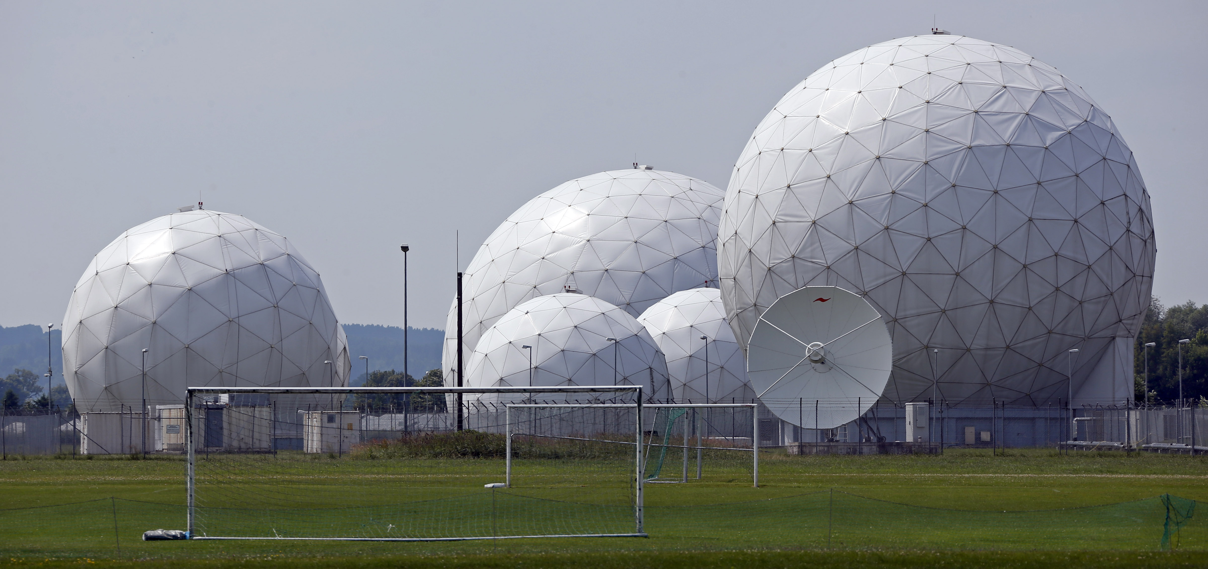 German spy agency comes clean on secret sites