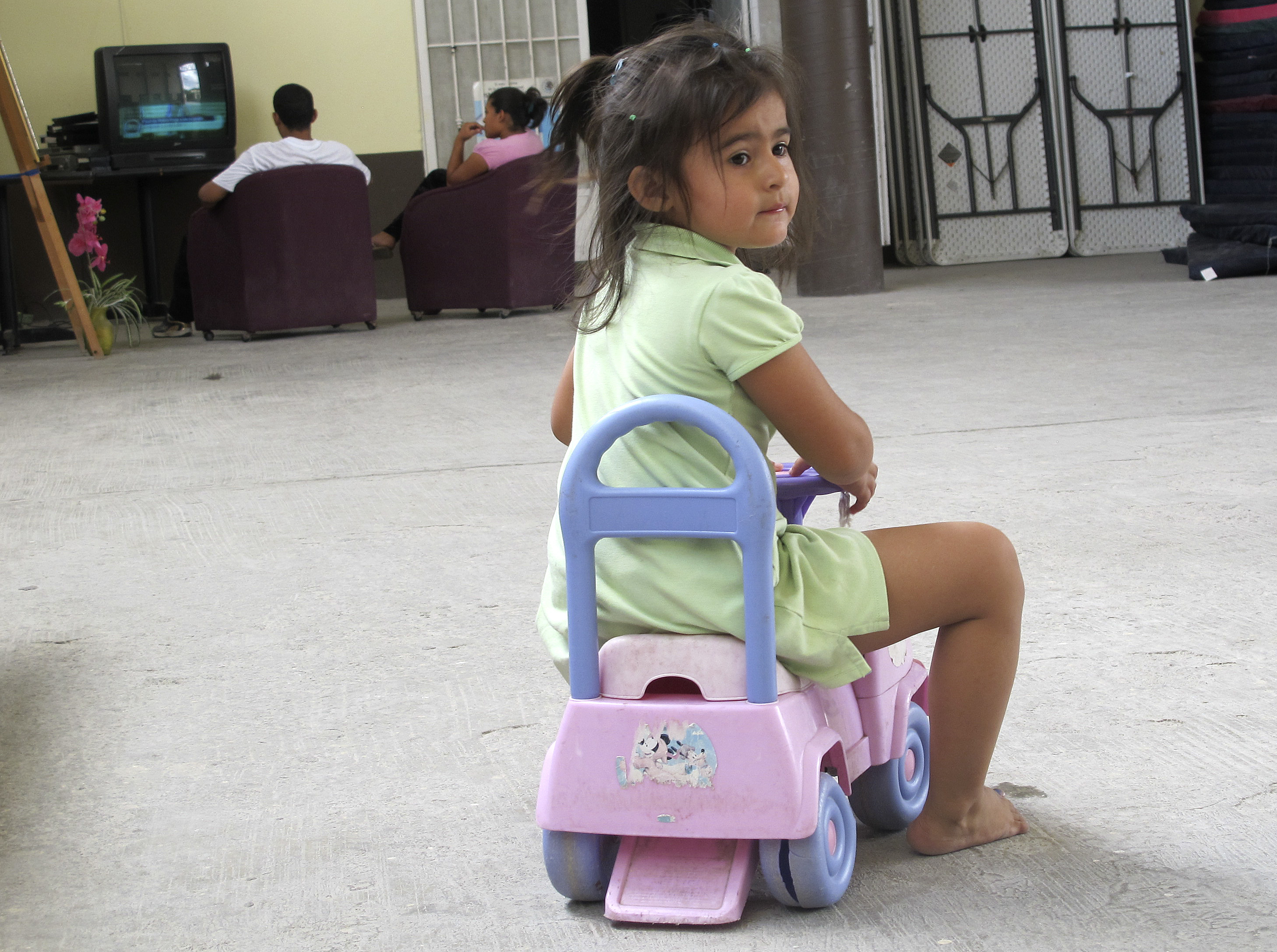 Rumors of asylum raise hopes for migrant families