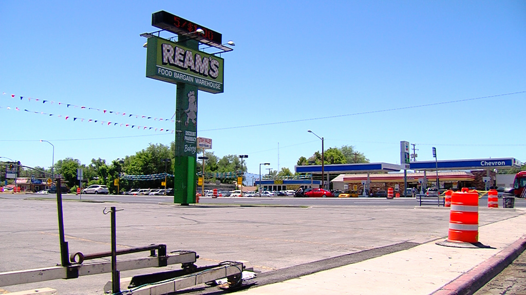 Elderly woman robbed by armed 'street thug,' police say