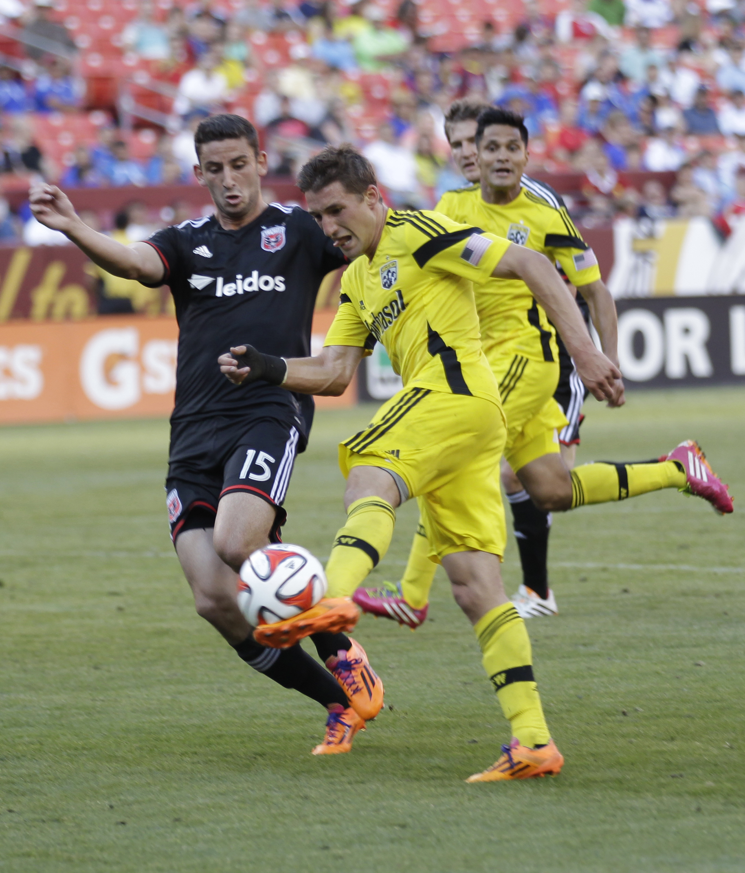 Clark's save preserves Crew's 0-0 draw with United
