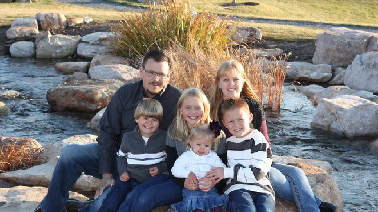 Father awaiting liver transplant gets help from community