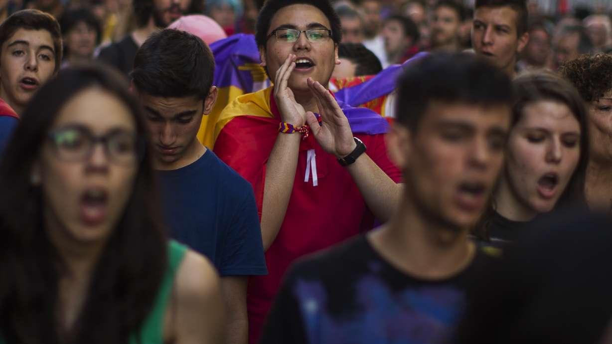 Spain's outgoing king greets Mexican president