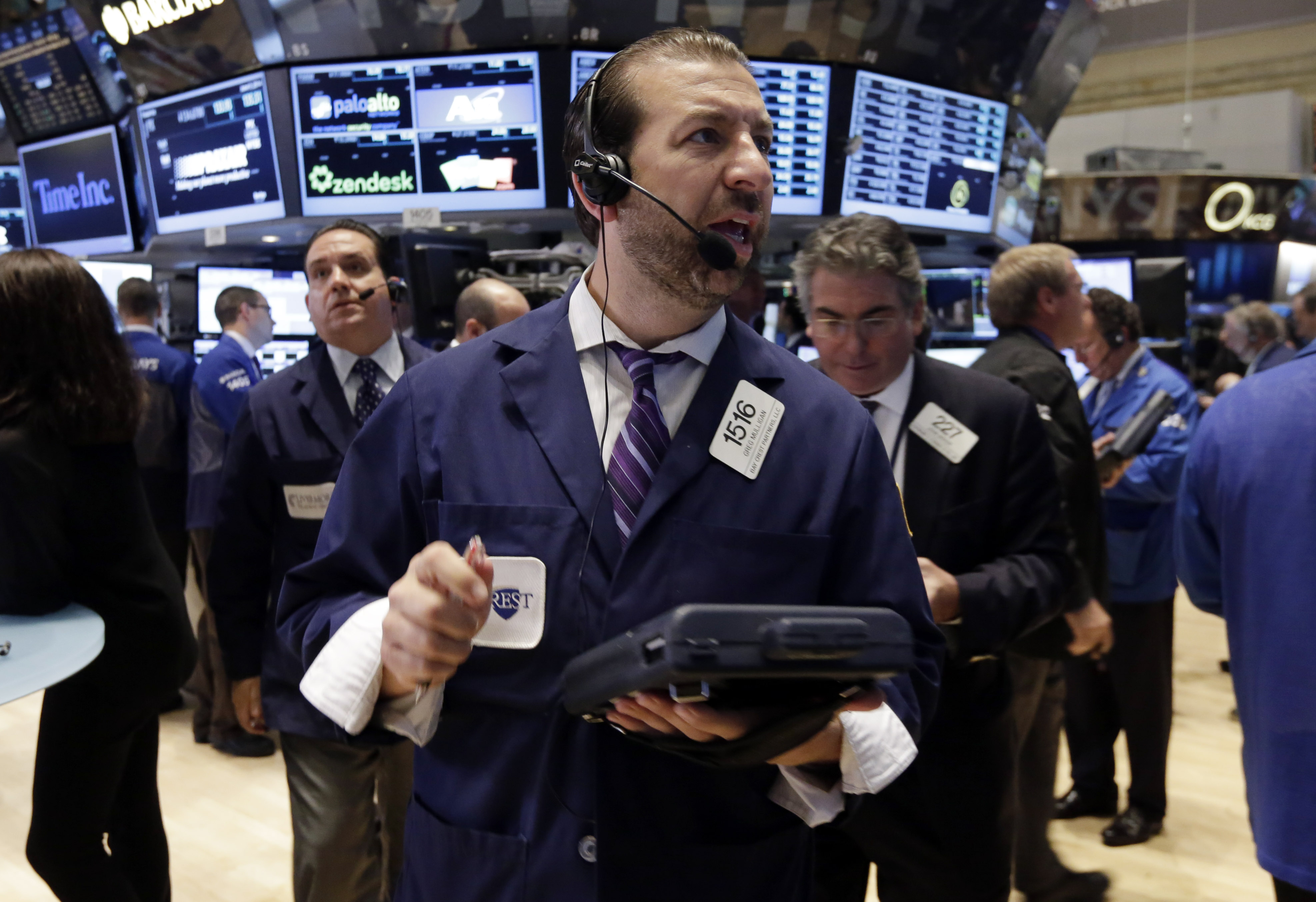 US stocks drift sideways in midday trading