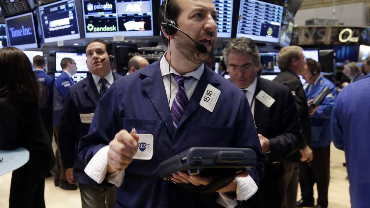 US stocks drift sideways in midday trading