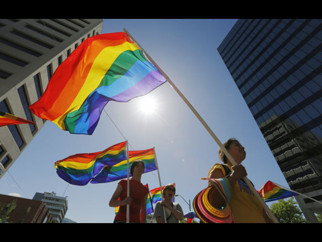 Policia se niega a trabajar durante desfile del orgullo gay