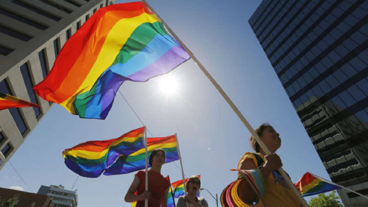 Policia se niega a trabajar durante desfile del orgullo gay