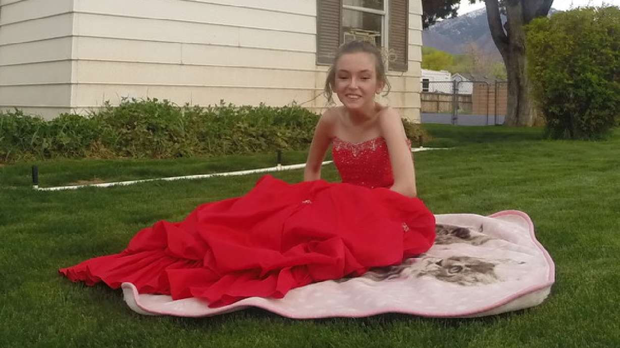 Woman named as 'honorary prom queen' dies