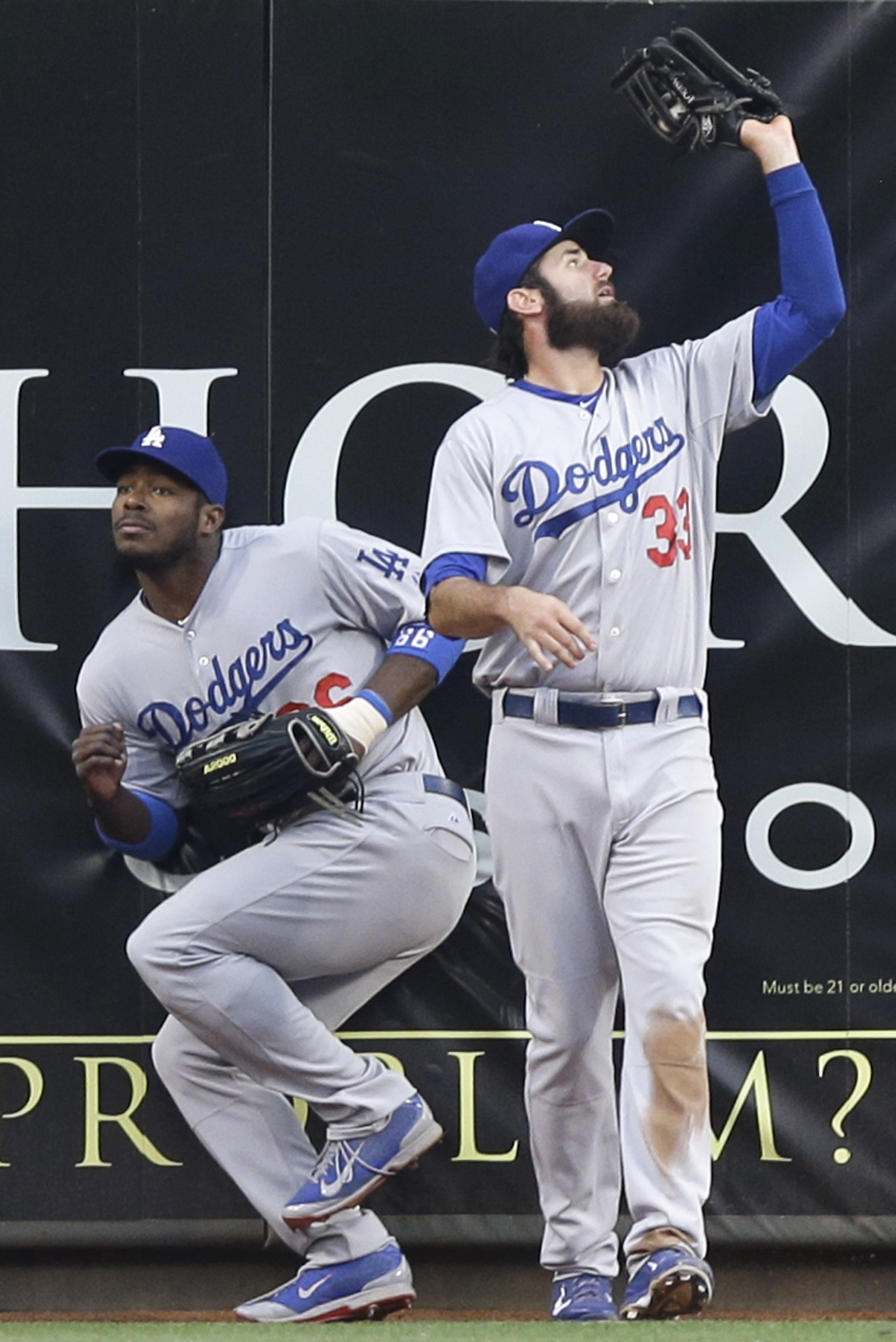 Van Slyke's 2 HRs lead Dodgers over Reds 6-2