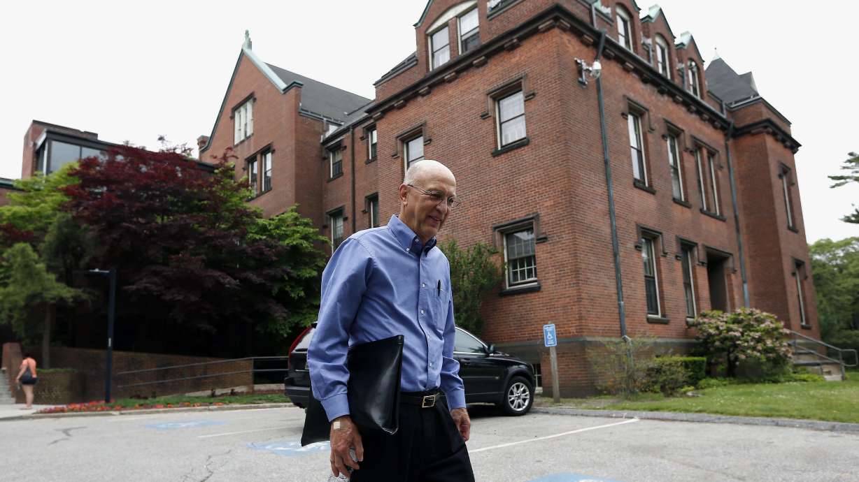 Healthy seniors tested in bid to block Alzheimer's