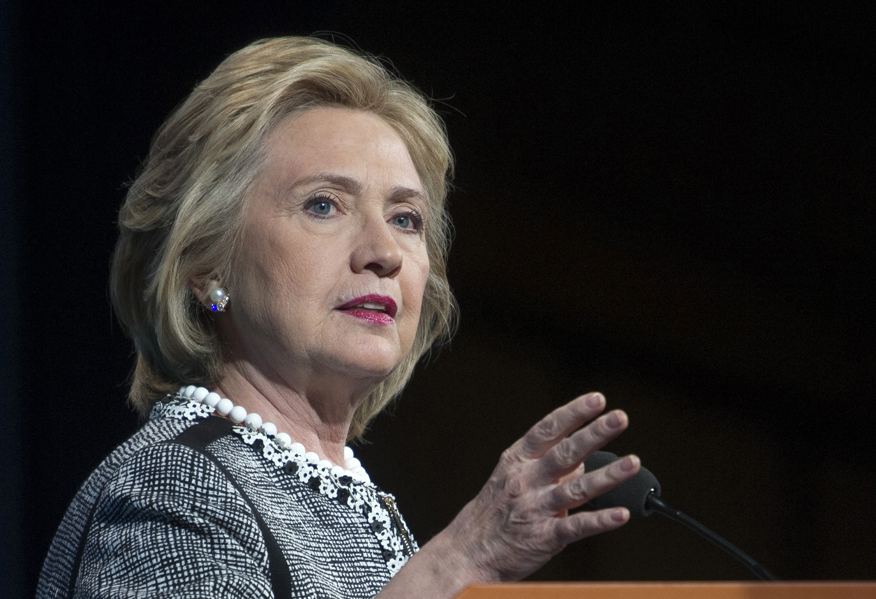 Gender politics emerge with Clinton book tour